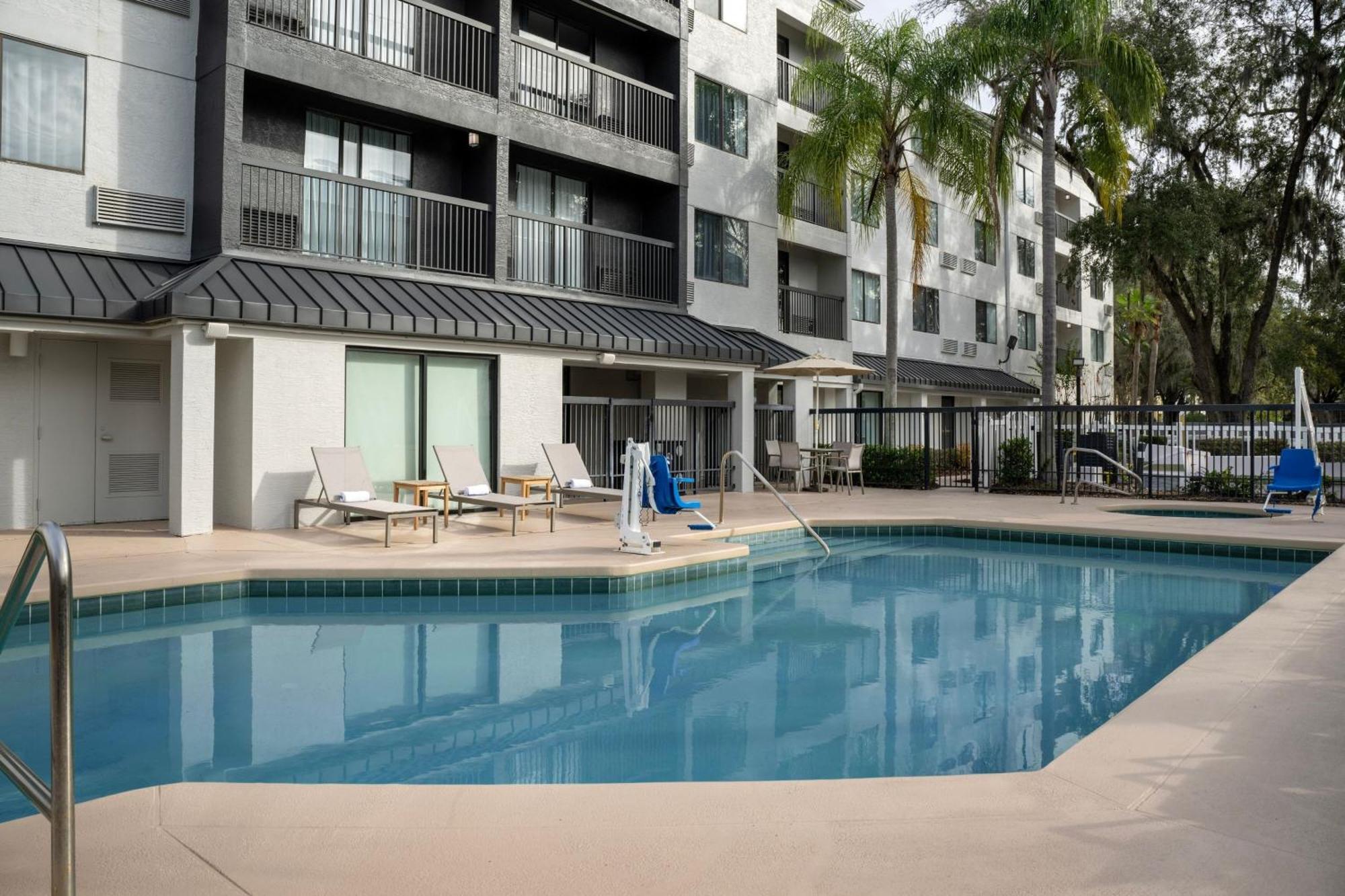 Courtyard By Marriott Orlando East/ucf Area