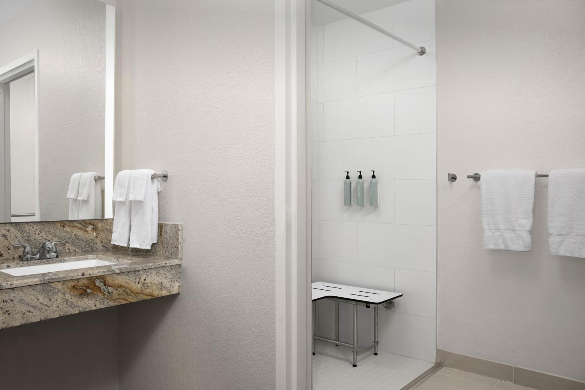 Courtyard By Marriott Orlando East/ucf Area