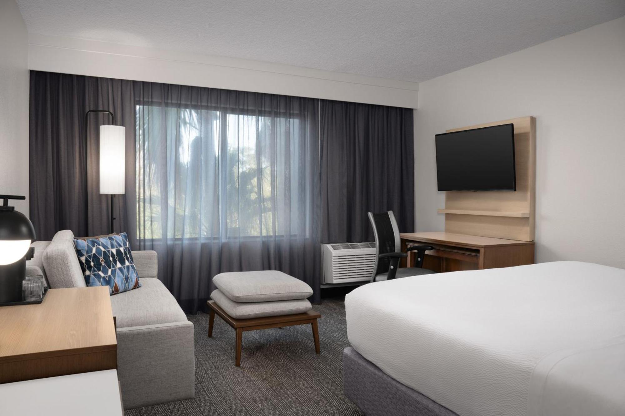 Courtyard By Marriott Orlando East/ucf Area Hotel