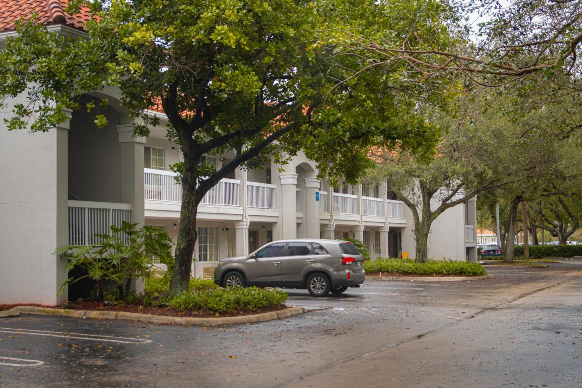 Hotel 6-coral Springs, Fl - Lauderdale