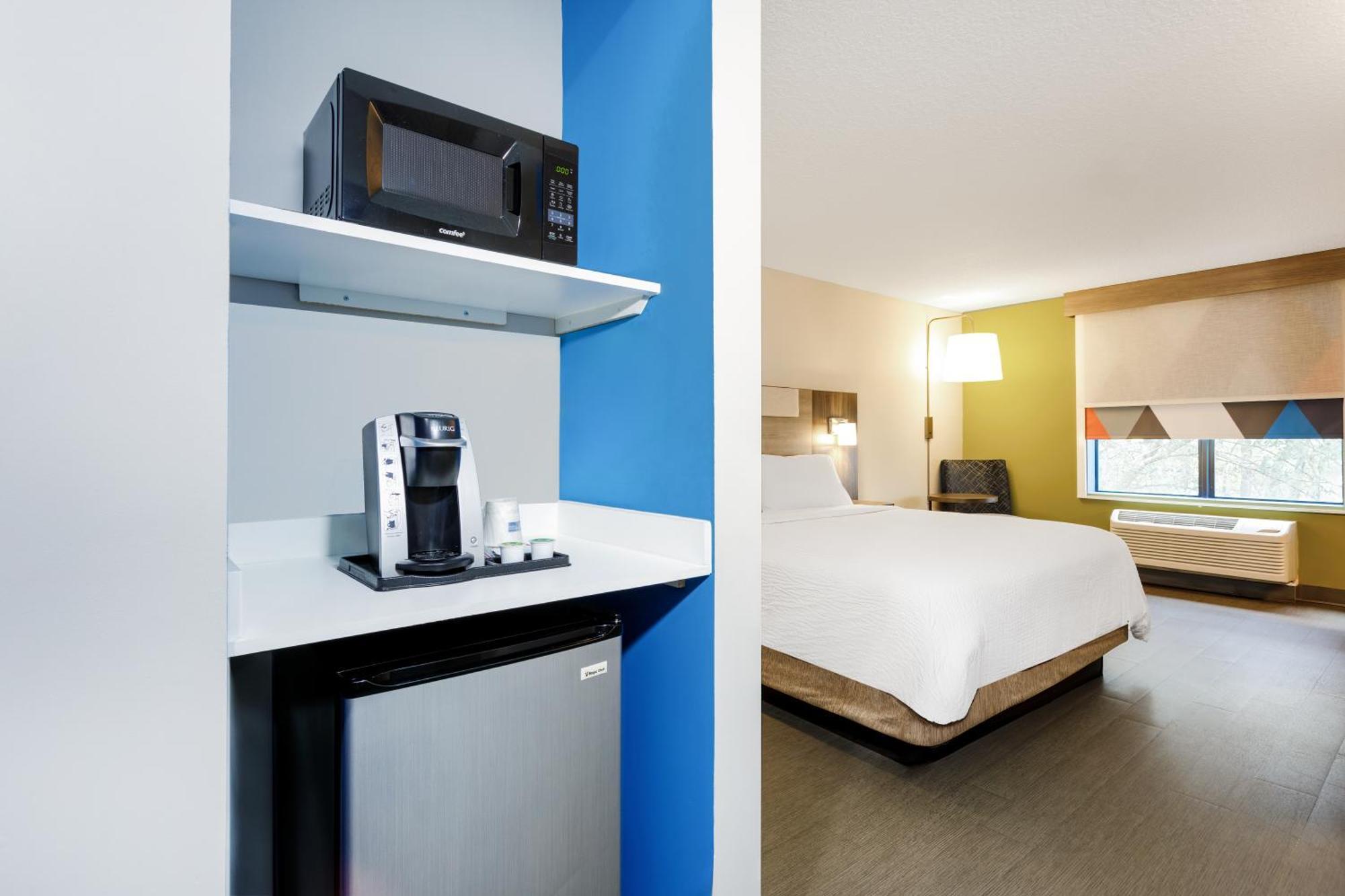 Express & - Mayport / By Ihg