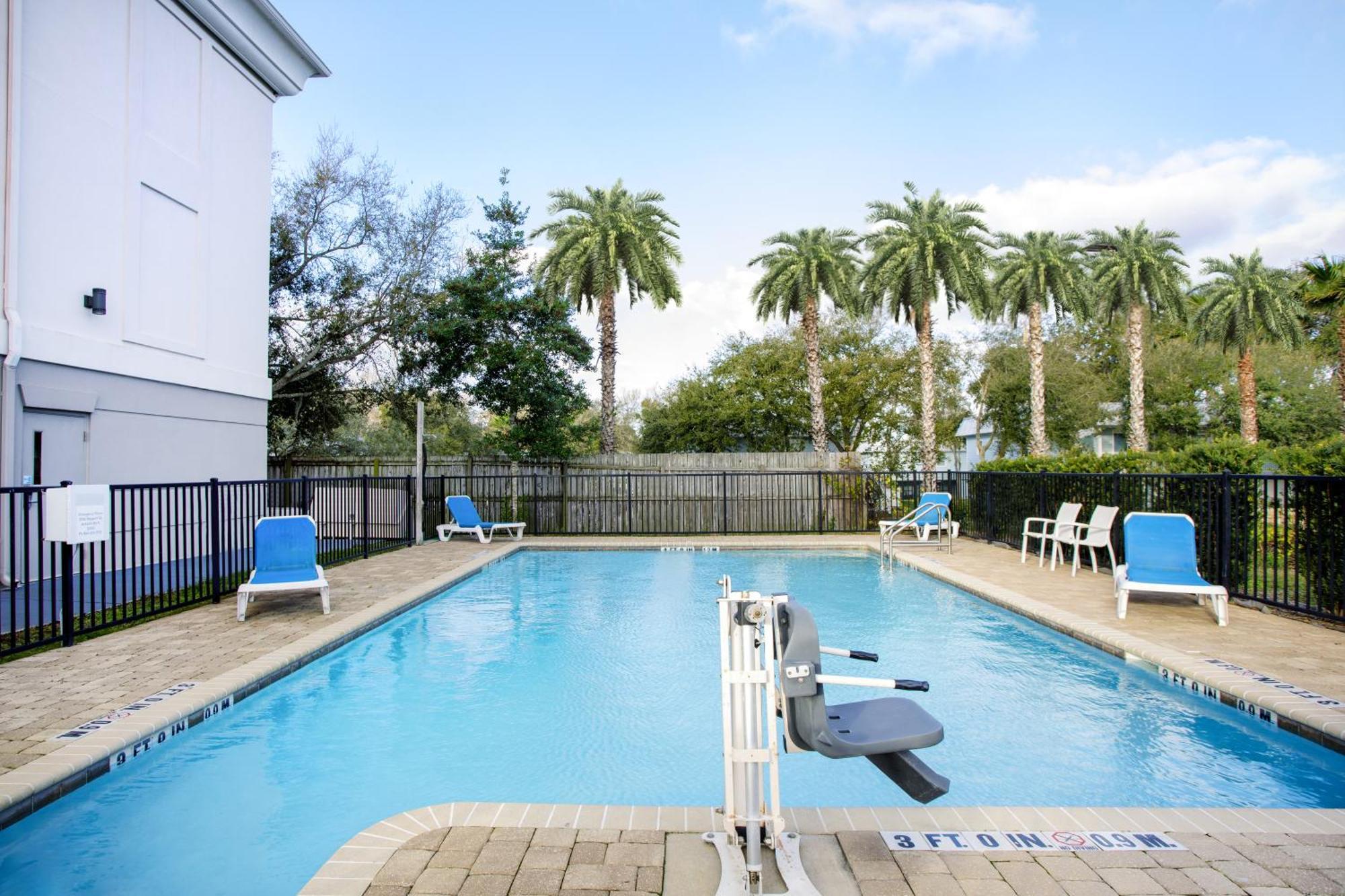 Hotel Express & - Mayport / By Ihg