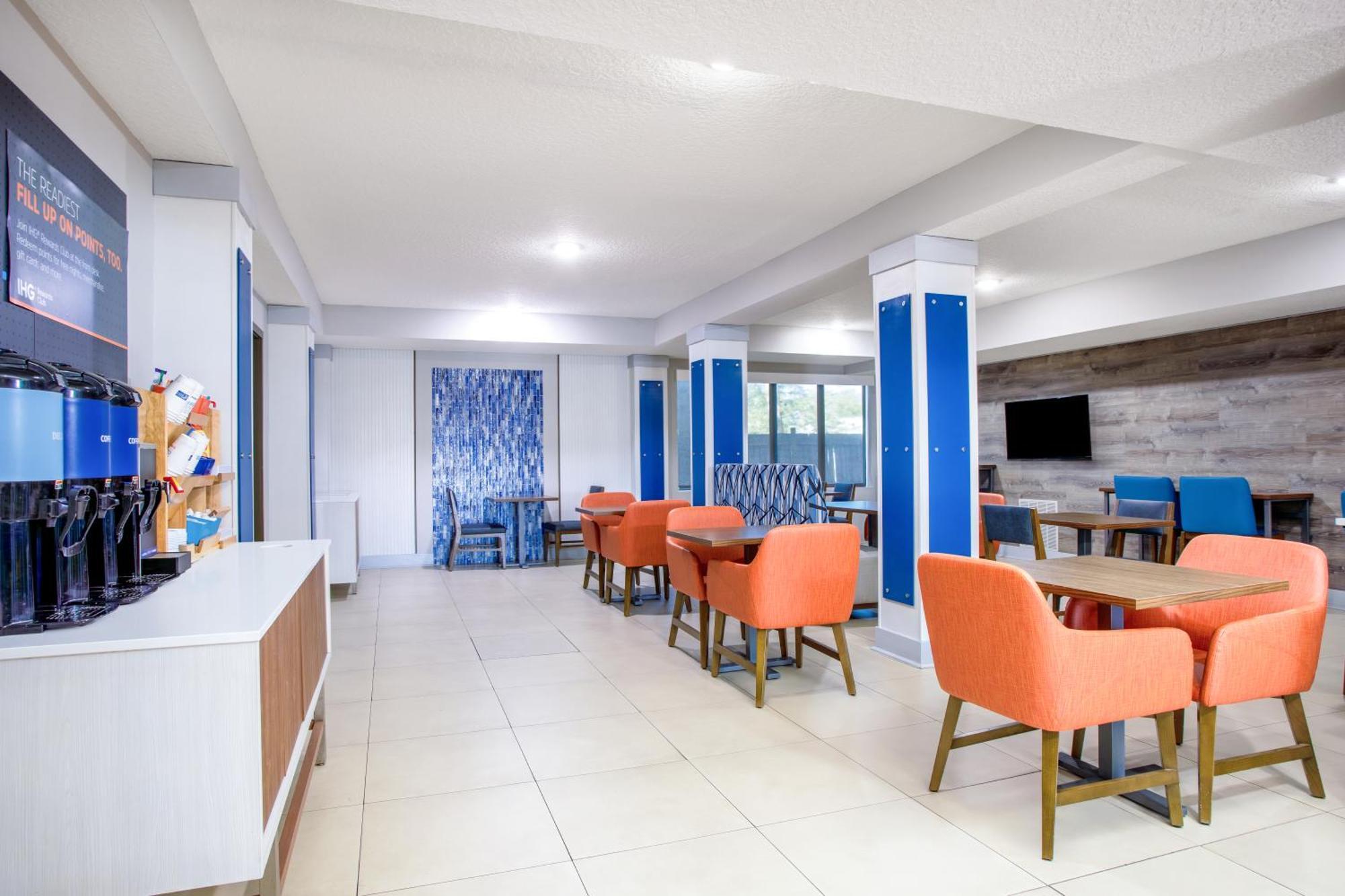 Express & - Mayport / By Ihg