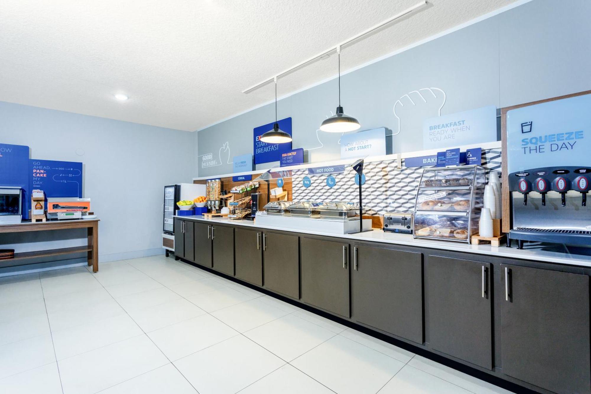 Hotel Express & - Mayport / By Ihg