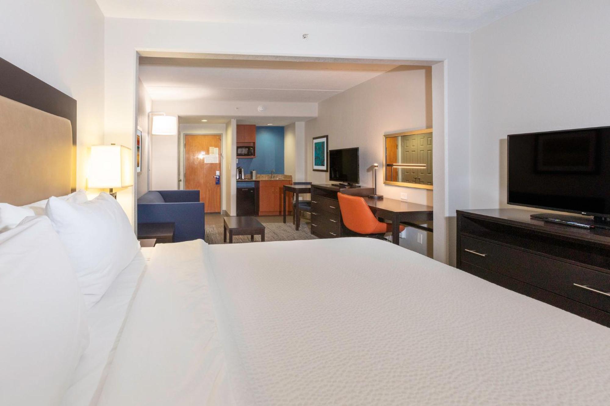 Express & Airport By Ihg Hotel 3*