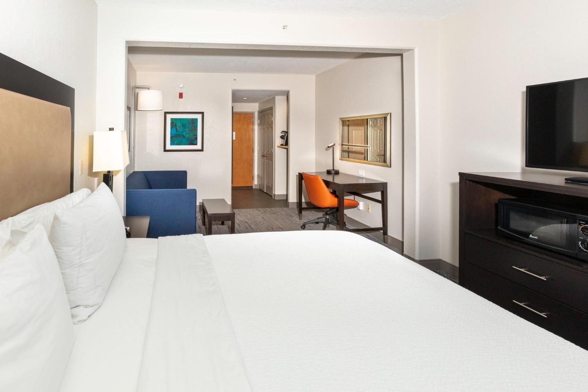 Hotel Express & Airport By Ihg