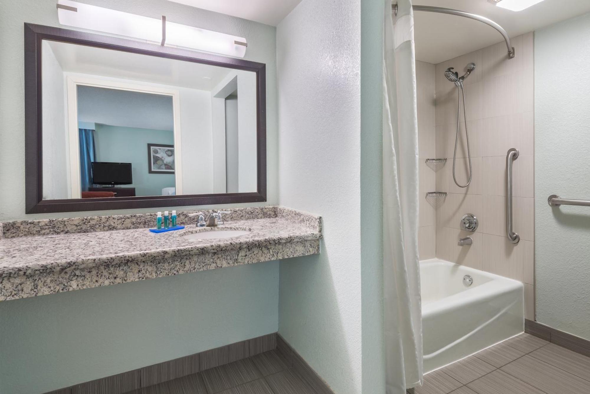 Express & Ft. Lauderdale-plantation By Ihg Hotel