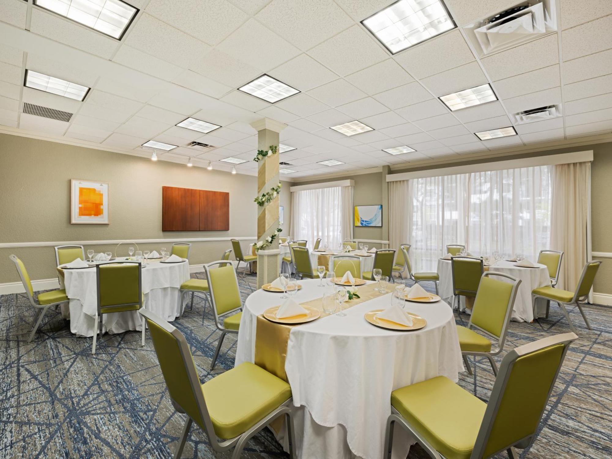 Express & Ft. Lauderdale-plantation By Ihg Hotel 3*