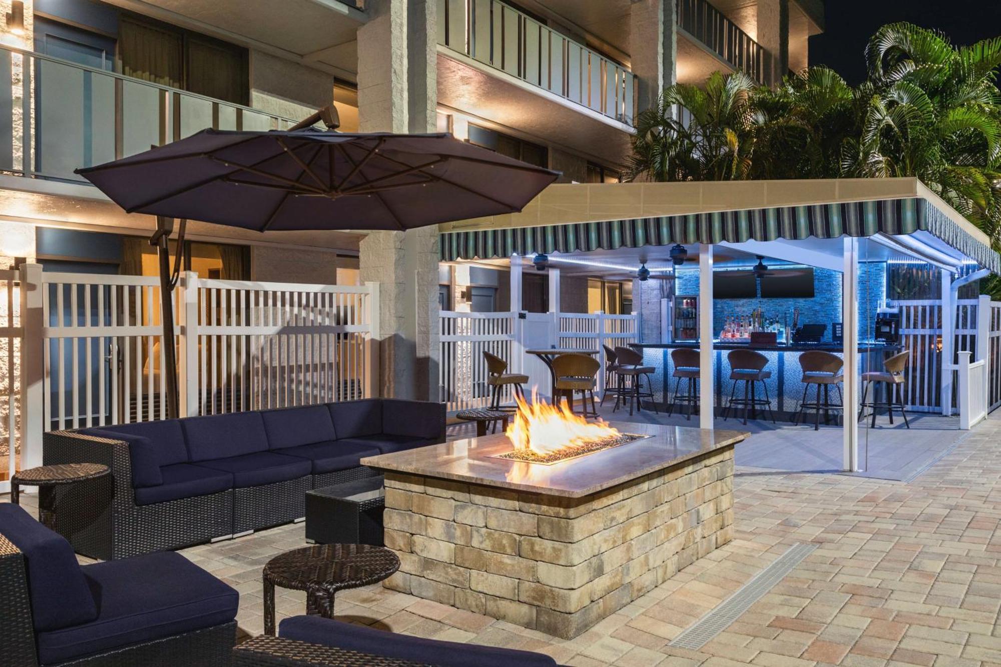 Spark By Hilton Sarasota Siesta Key Gateway Hotel Point O'Rocks