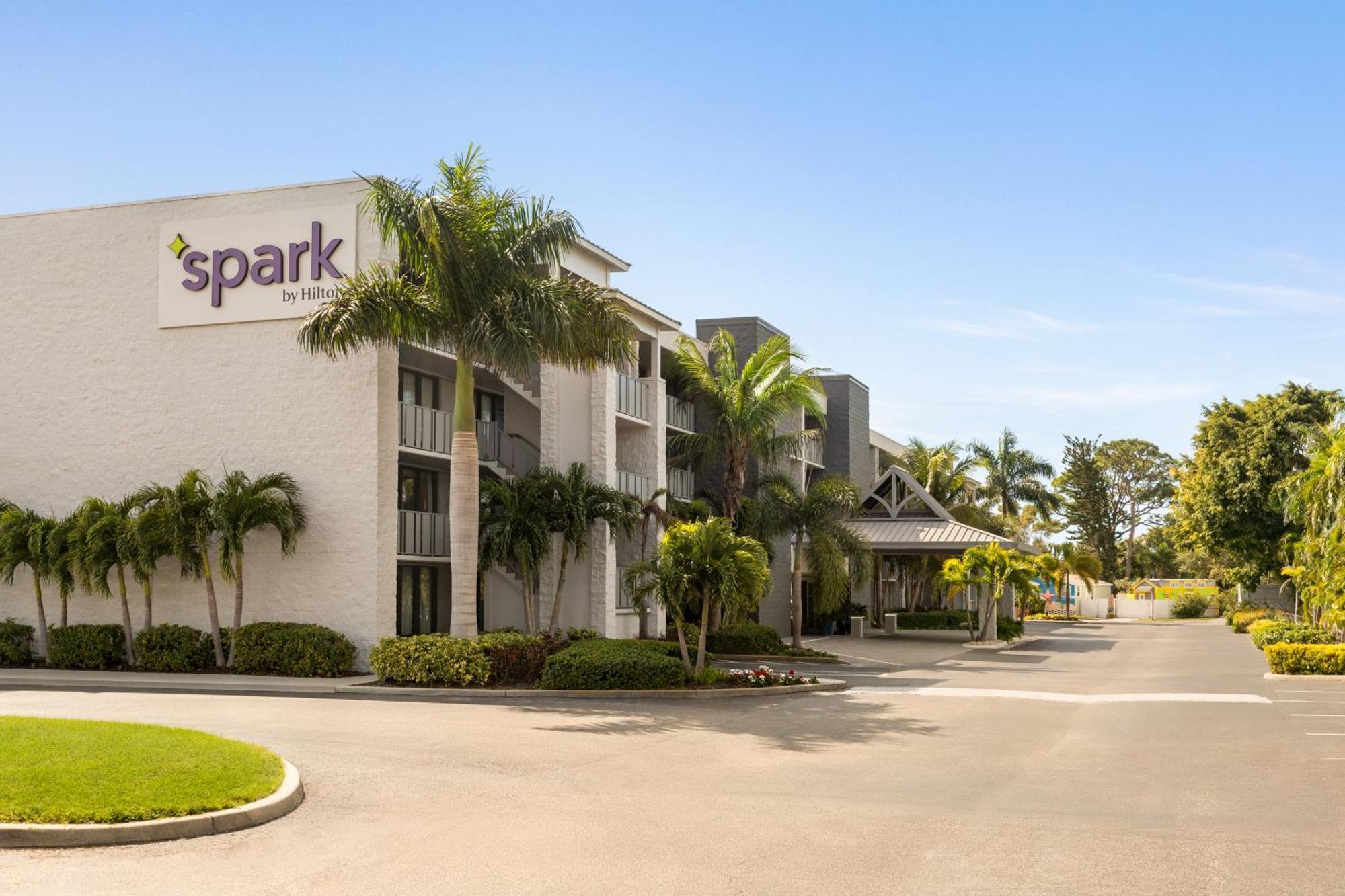 Spark By Hilton Sarasota Siesta Key Gateway Hotel 3*