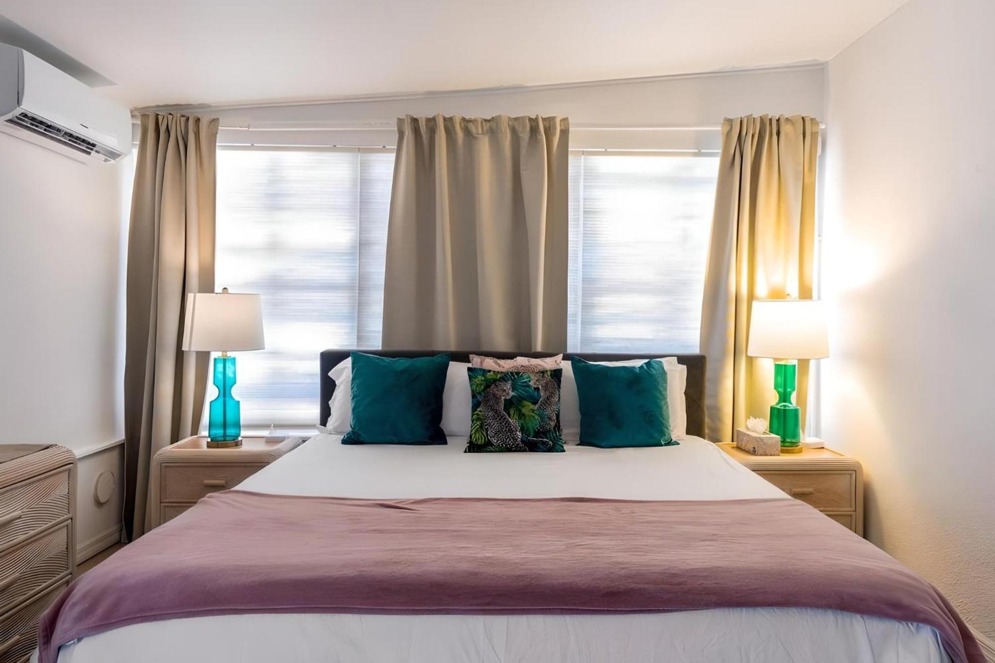 Fantastic Island House 1 Mile To The With Heated Pool Holiday home Sarasota