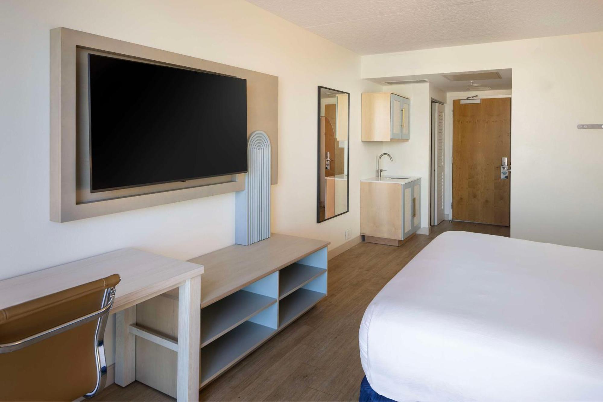 Dello Ft Lauderdale Airport, Tapestry Collection By Hilton Dania Beach