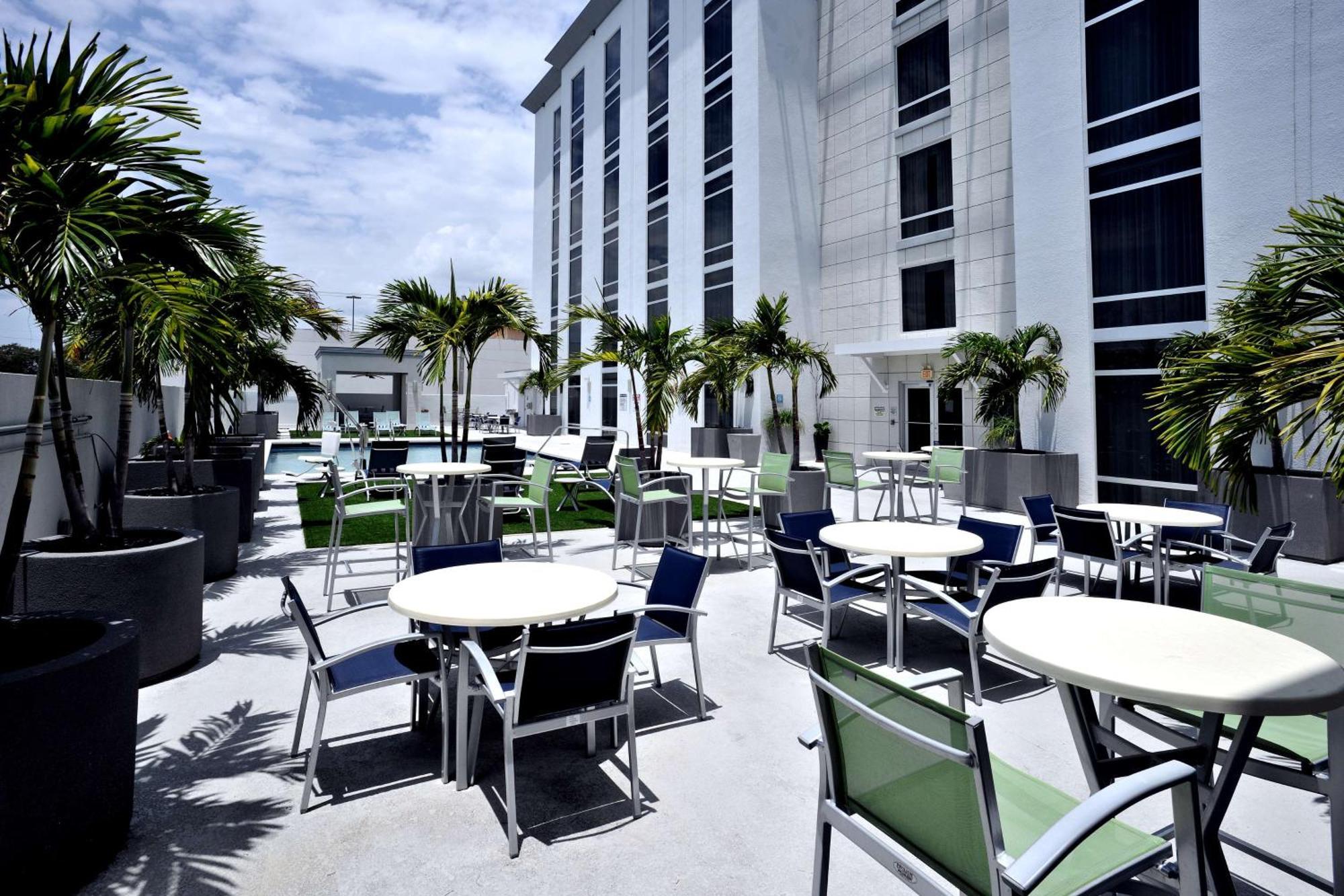 Hotel Dello Ft Lauderdale Airport, Tapestry Collection By Hilton