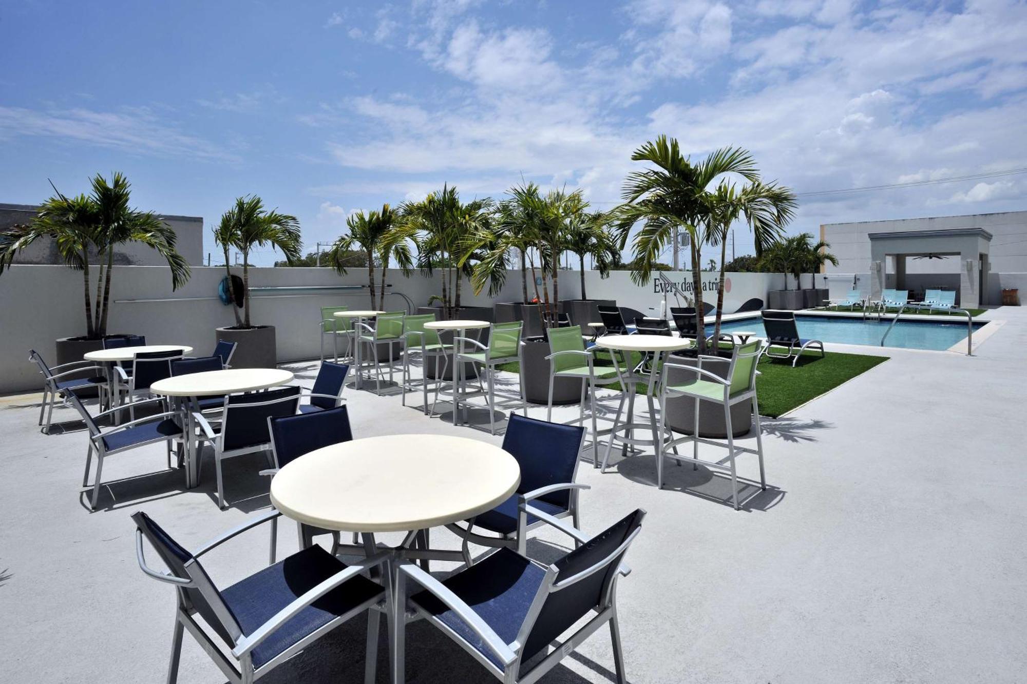 Dello Ft Lauderdale Airport, Tapestry Collection By Hilton Dania Beach