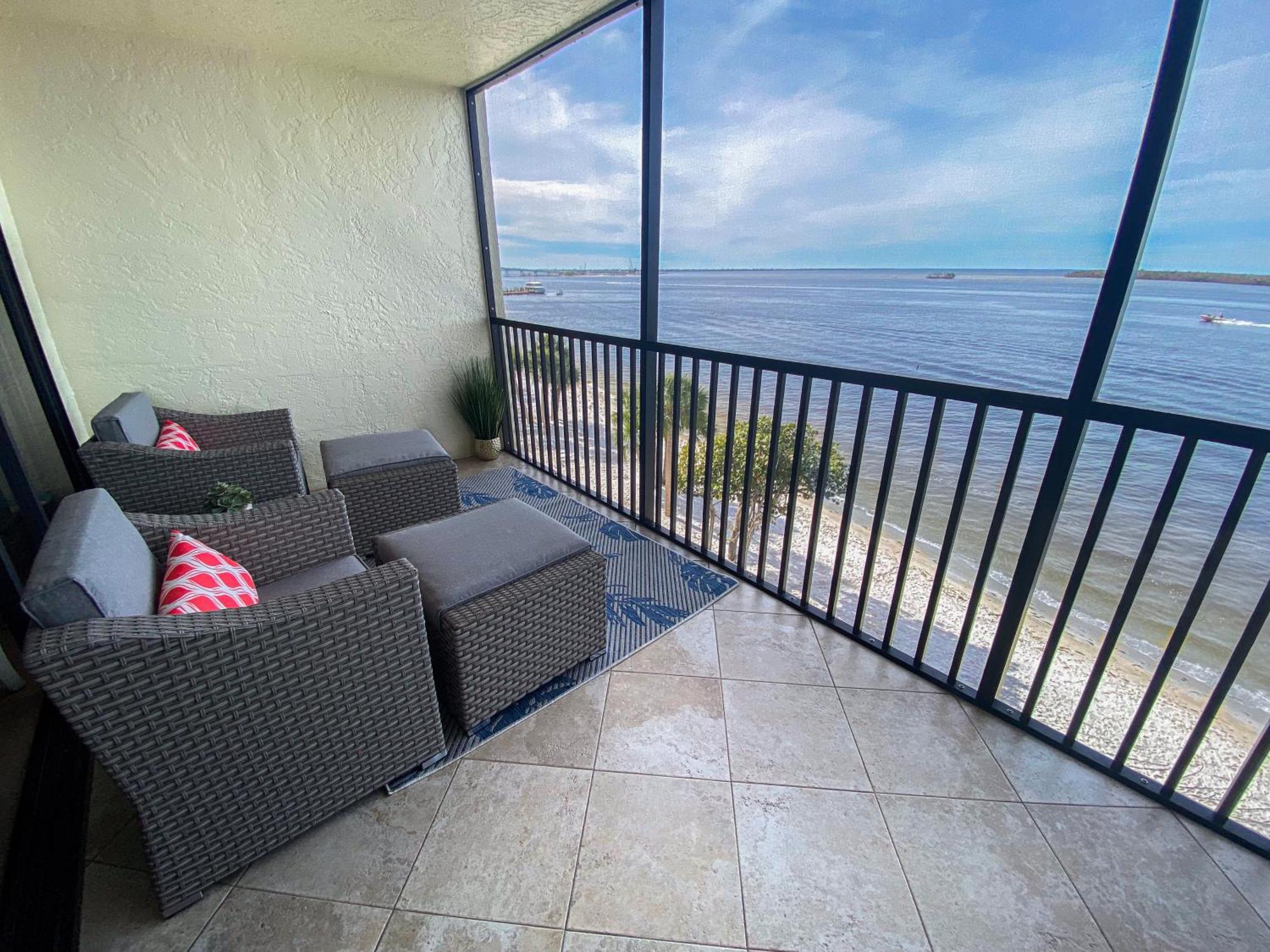 Harbour - Myers / Sanibel Gateway