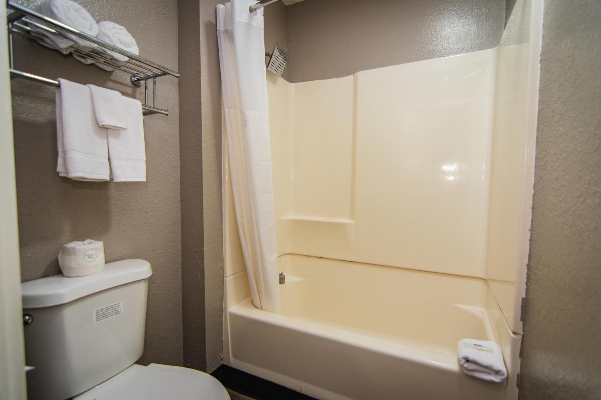 6-ft. Pierce, Fl Hotel Fort Pierce