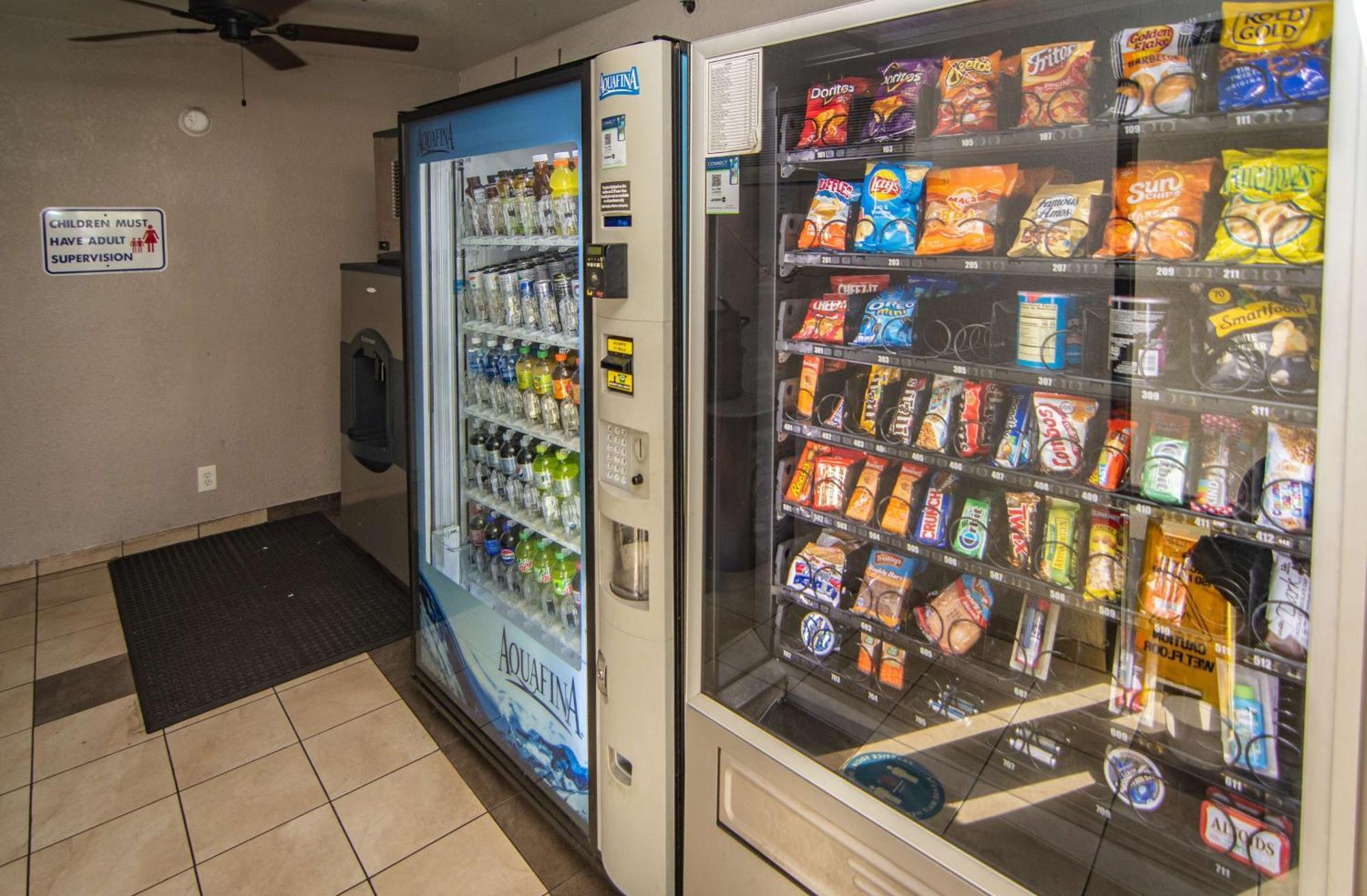 6-ft. Pierce, Fl Hotel