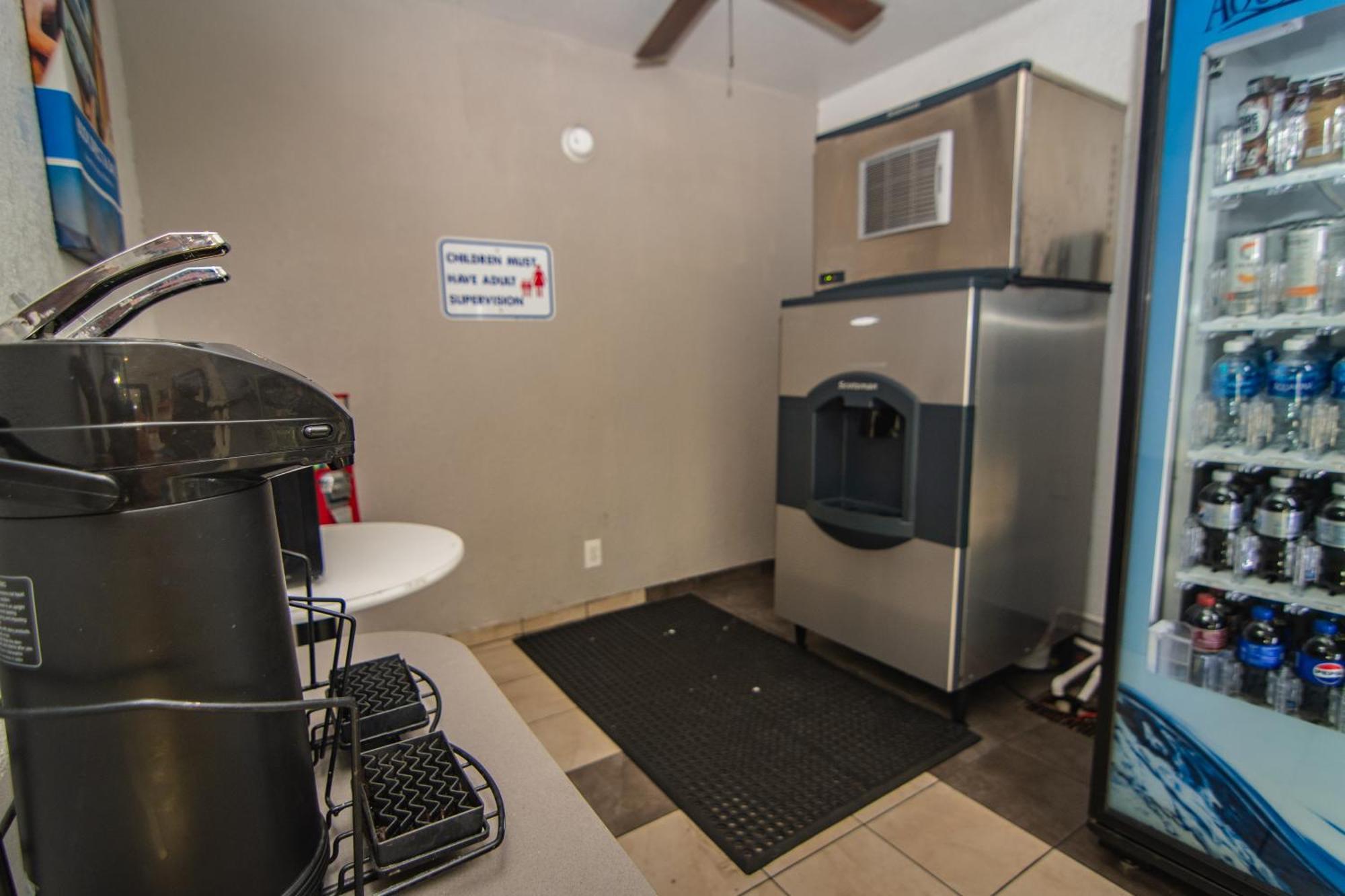 6-ft. Pierce, Fl Hotel Fort Pierce