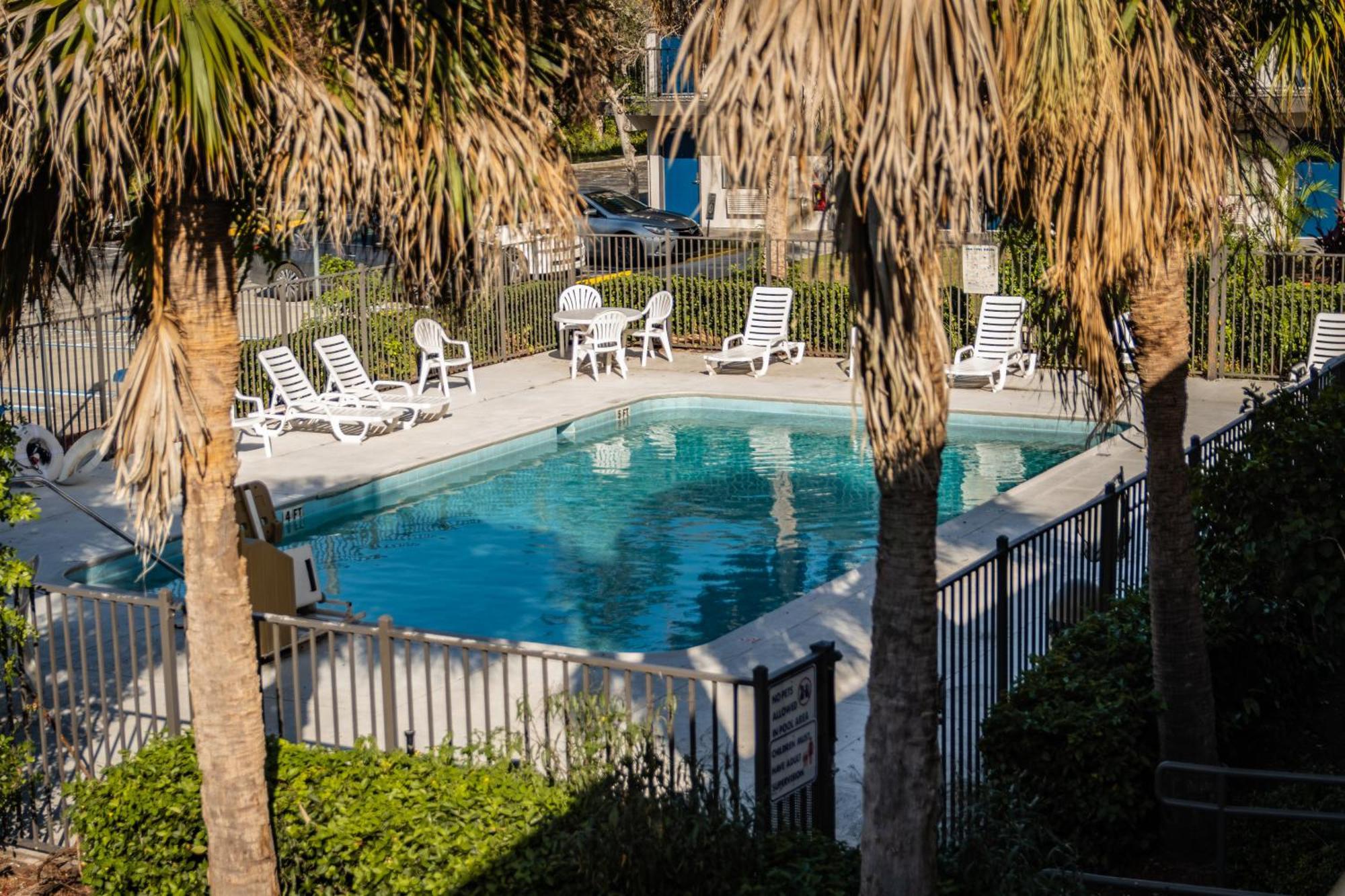 Hotel 6-ft. Pierce, Fl 2*