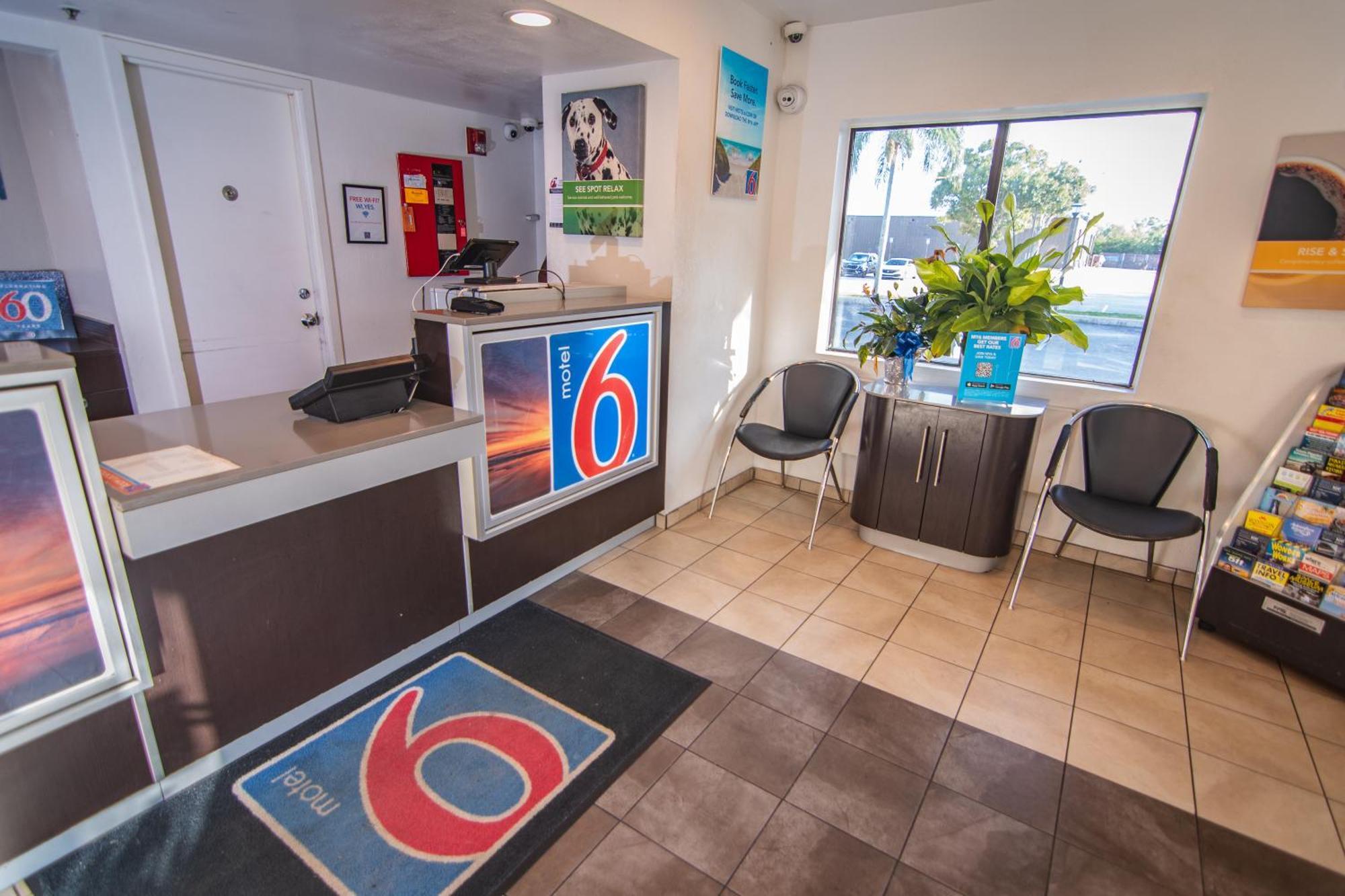 Hotel 6-ft. Pierce, Fl