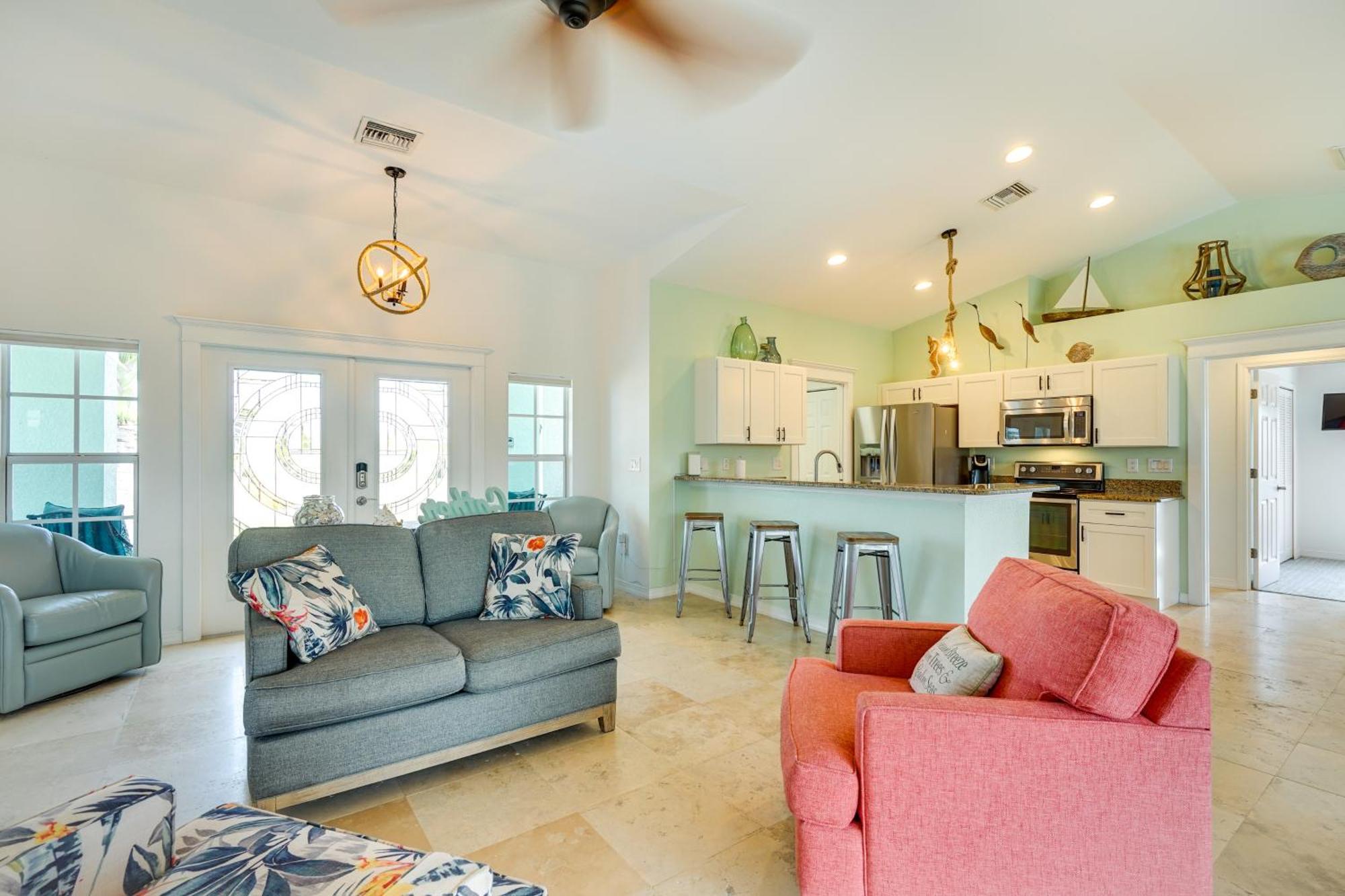 Holiday home Retreat With Heated Pool And Lanai!