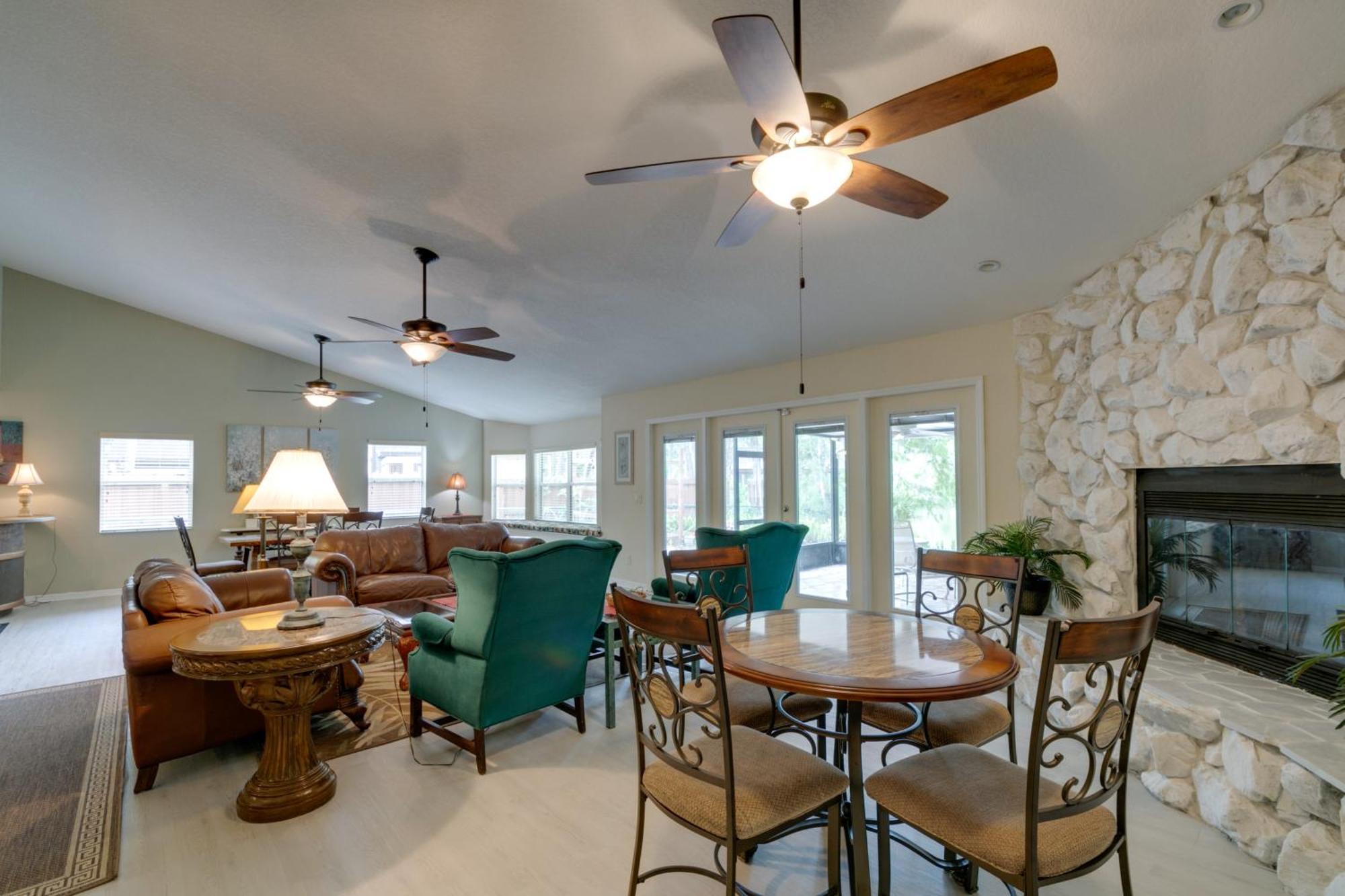 Waterfront With Private Dock And Lanai! Holiday home