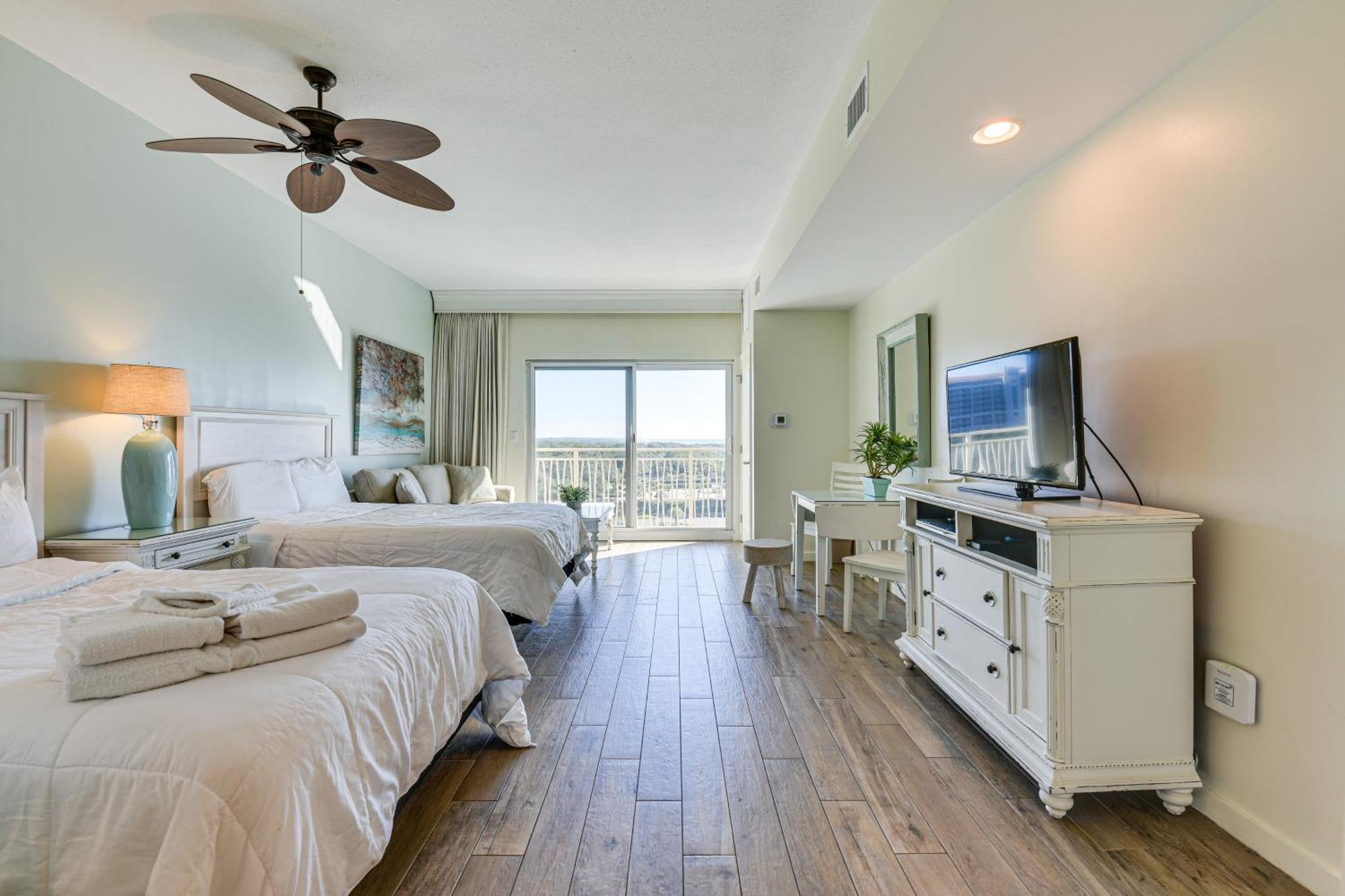With Pool - Walk To Beach! * Destin