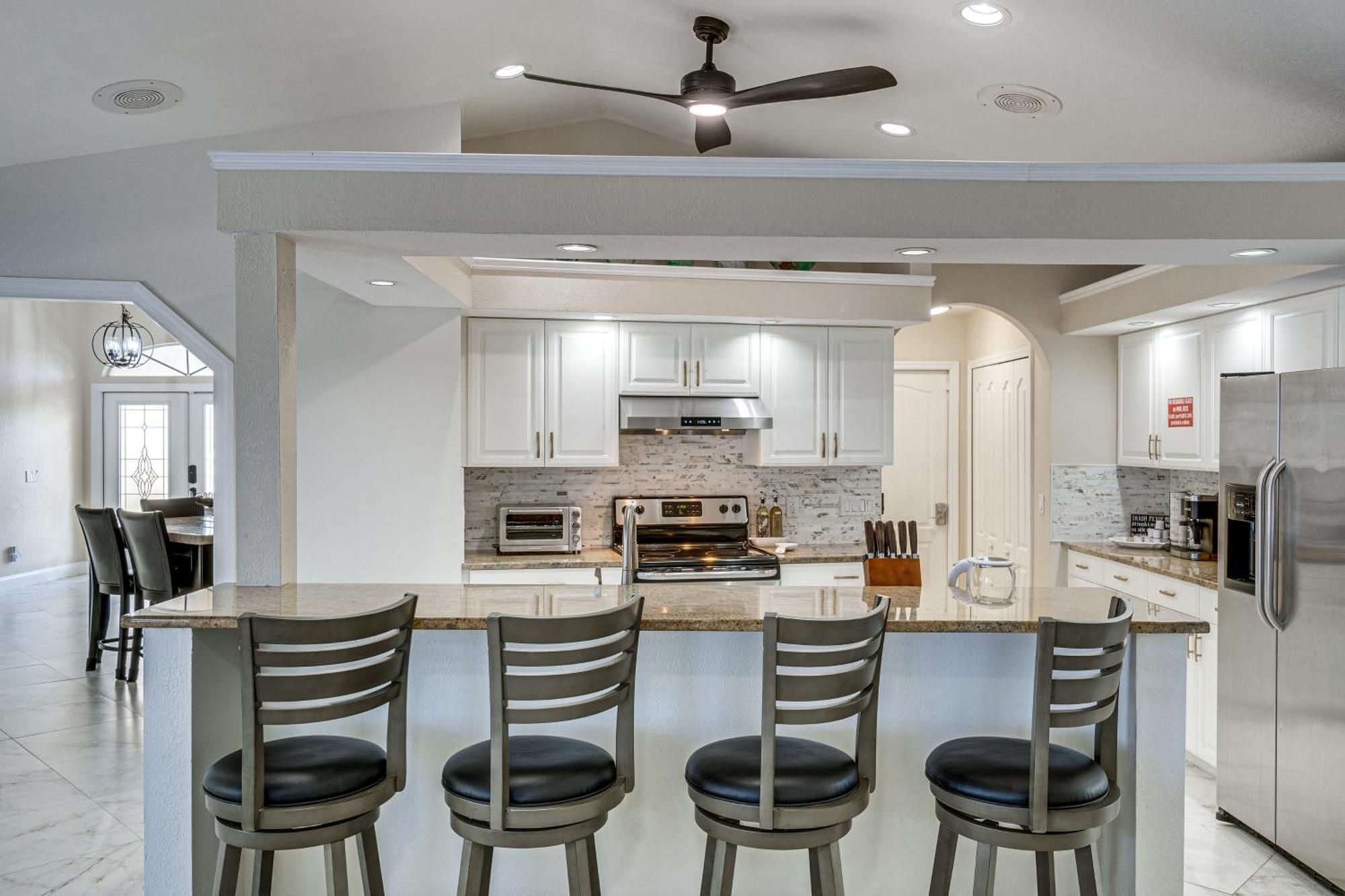Luxe Waterfront Oasis With Dock, Heated Pool And Spa! Holiday home