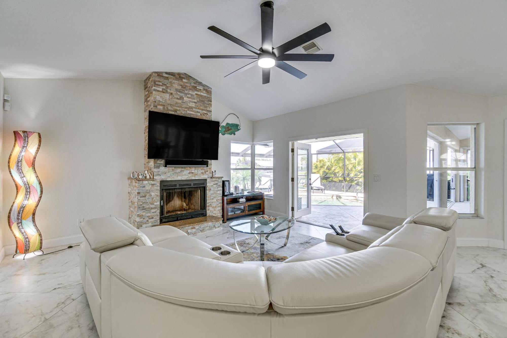 Luxe Waterfront Oasis With Dock, Heated Pool And Spa! Port Charlotte