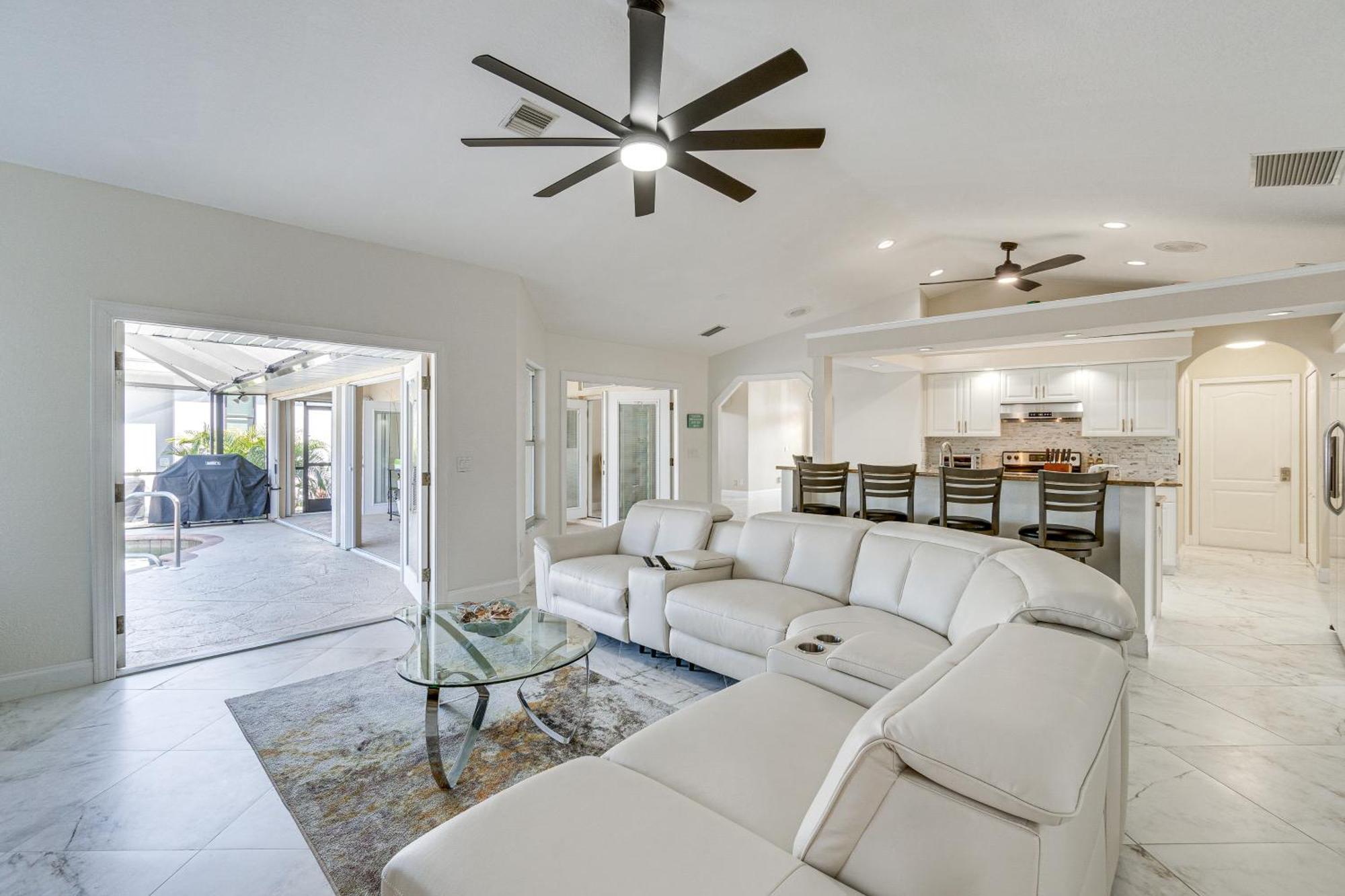 Luxe Waterfront Oasis With Dock, Heated Pool And Spa! Holiday home