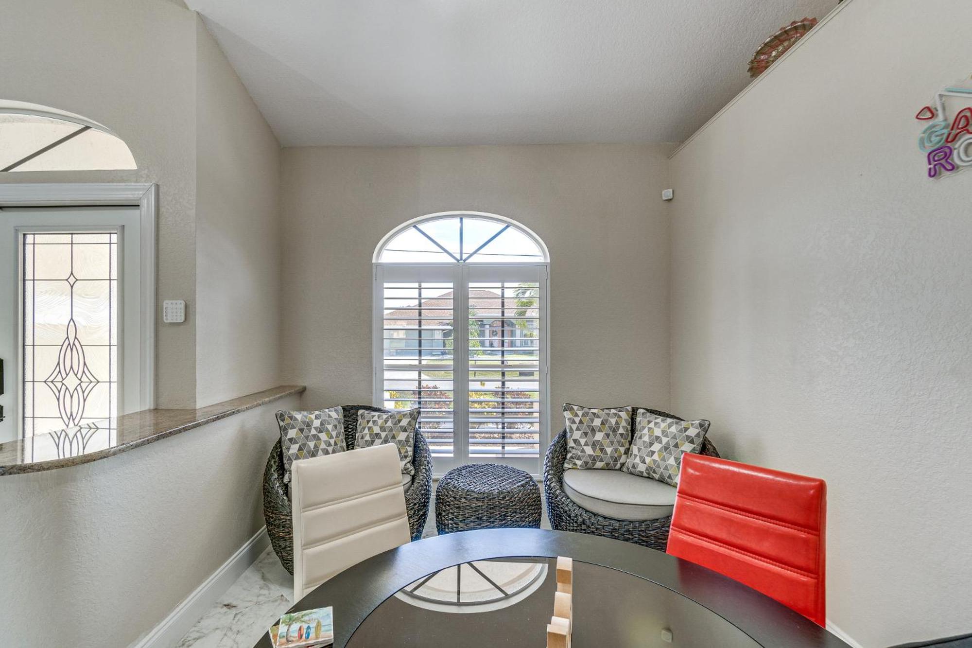Holiday home Luxe Waterfront Oasis With Dock, Heated Pool And Spa! *