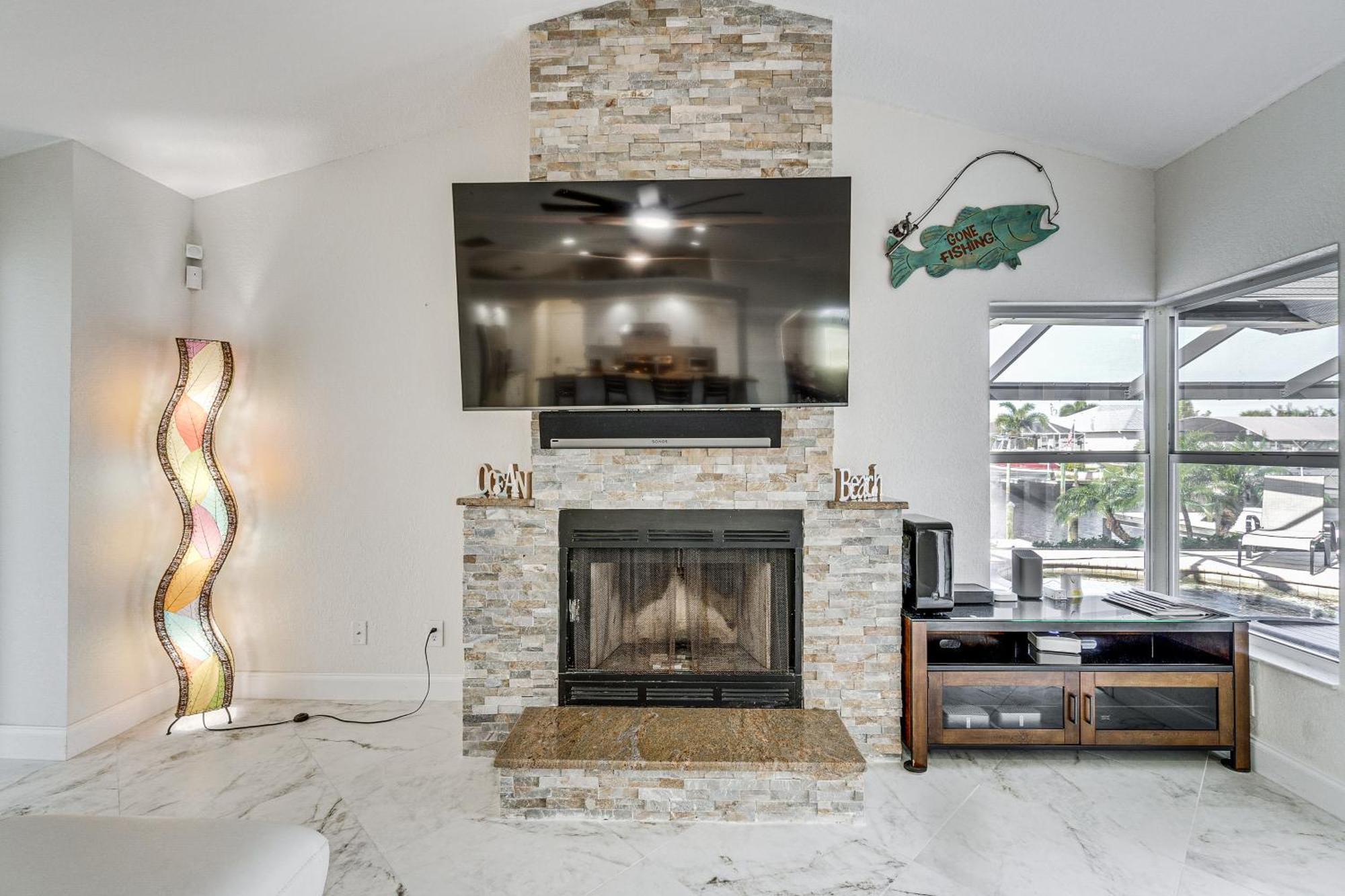 Luxe Waterfront Oasis With Dock, Heated Pool And Spa! Holiday home