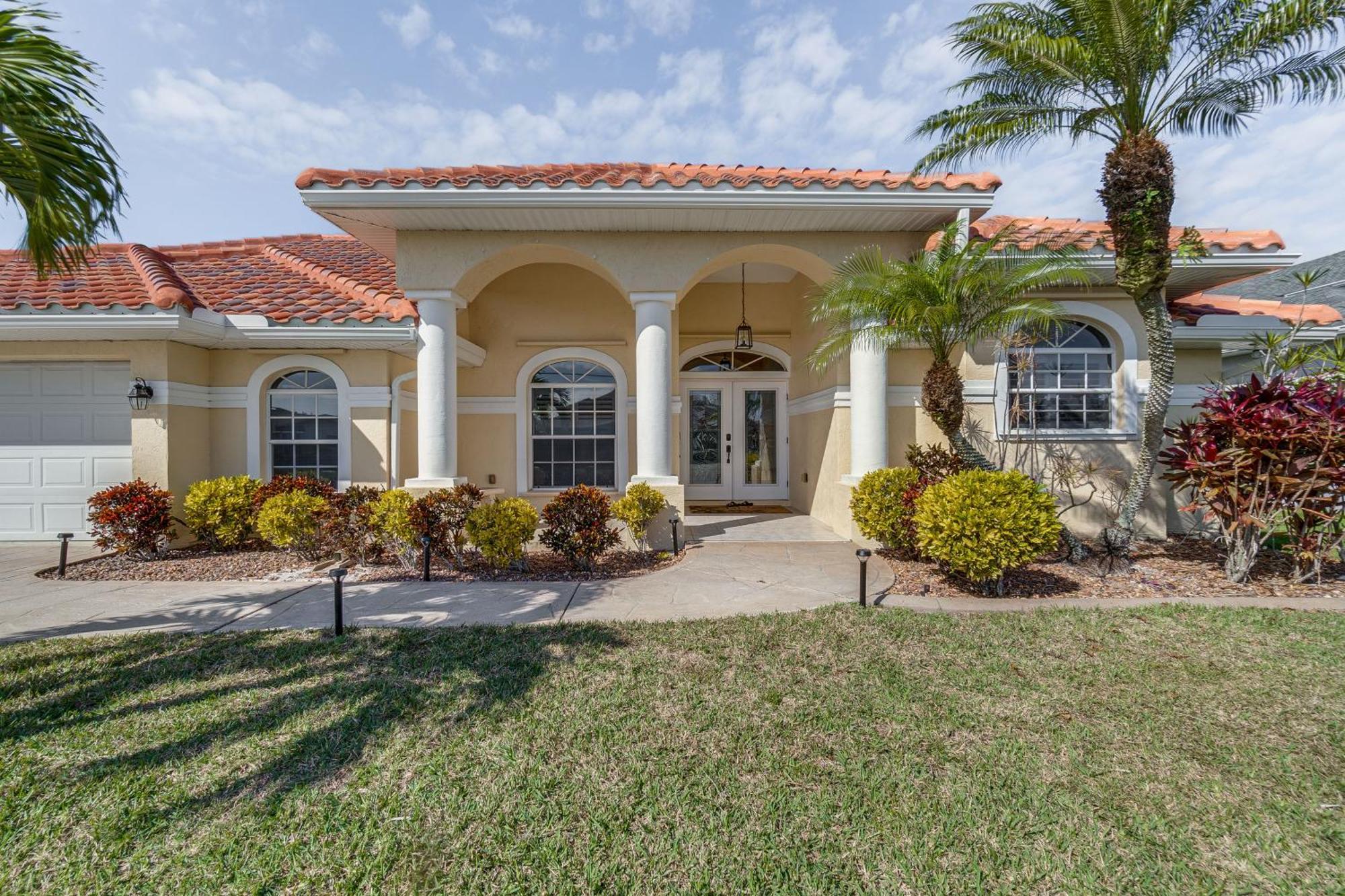 Luxe Waterfront Oasis With Dock, Heated Pool And Spa! * Port Charlotte