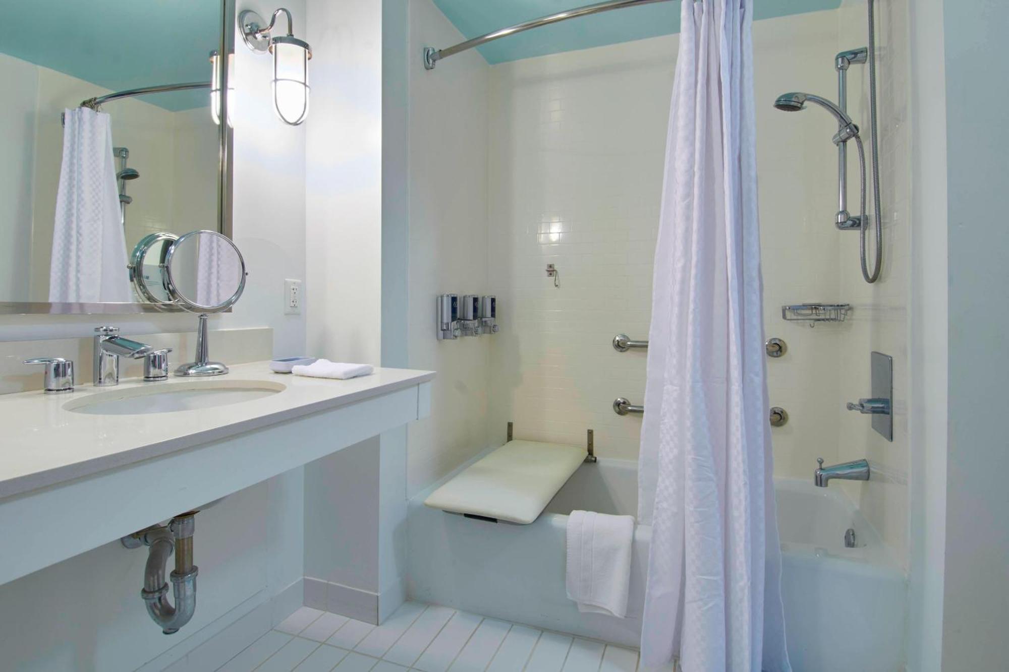 Four Points By Sheraton Harborside 4*