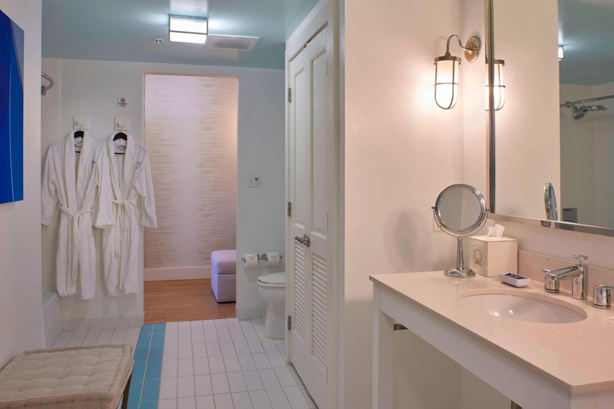 Hotel Four Points By Sheraton Harborside 4*