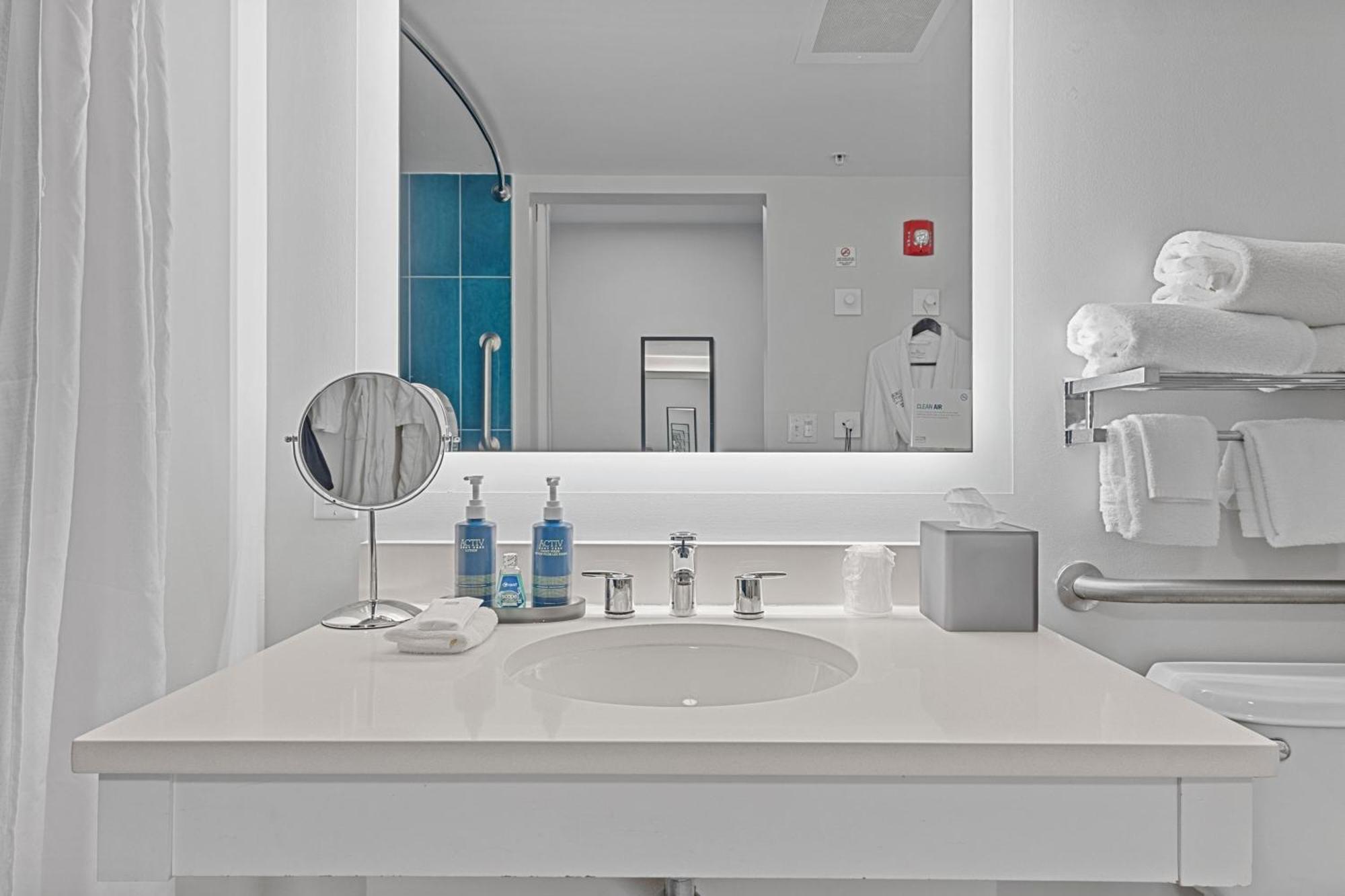 Four Points By Sheraton Harborside Hotel 4*