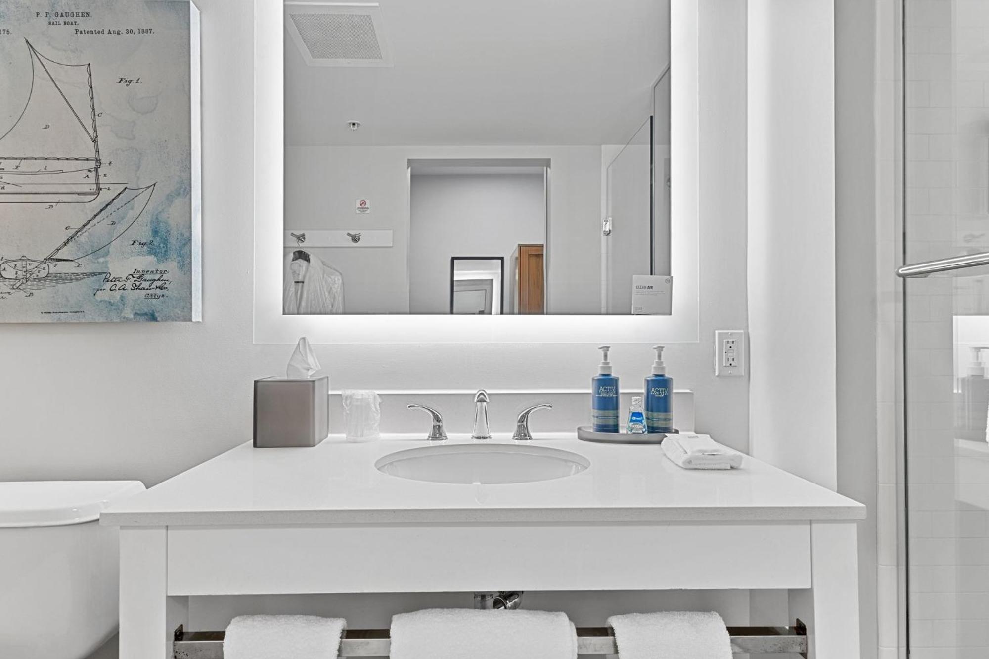 Four Points By Sheraton Harborside 4*