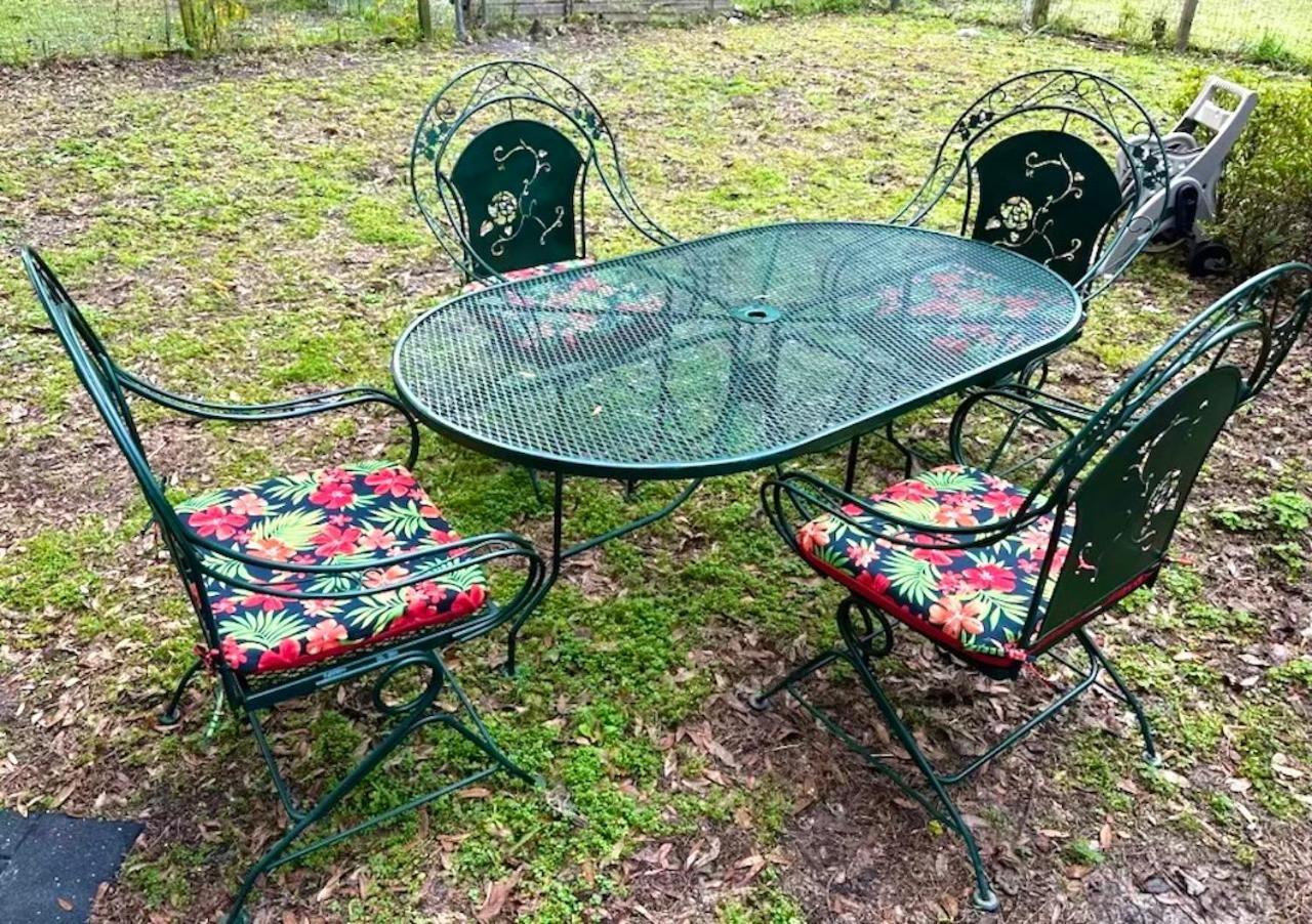 Private In With Fenced Yard, Piano, Location, Pets Welcome *