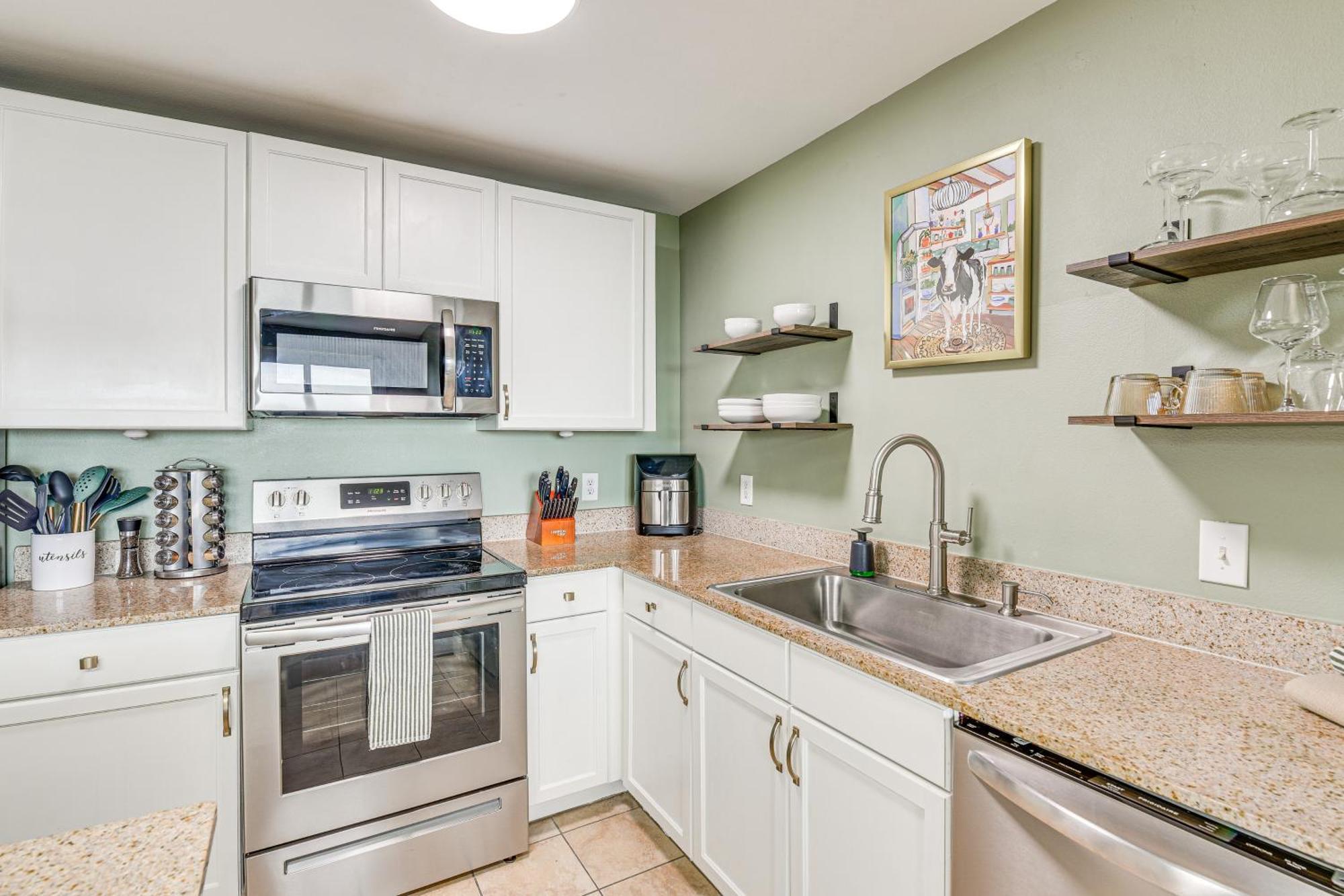 Apartment Happy Cows Retreat In Pcb With Lagoon Views! *