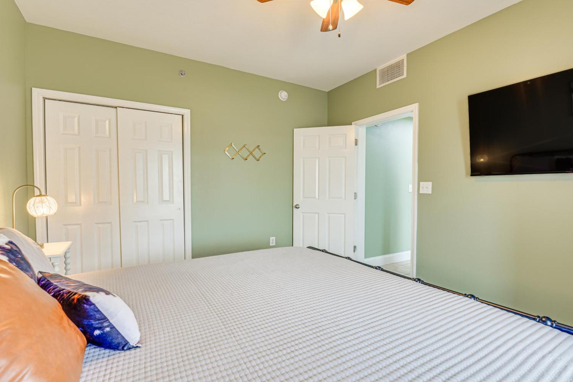 Apartment Happy Cows Retreat In Pcb With Lagoon Views! *