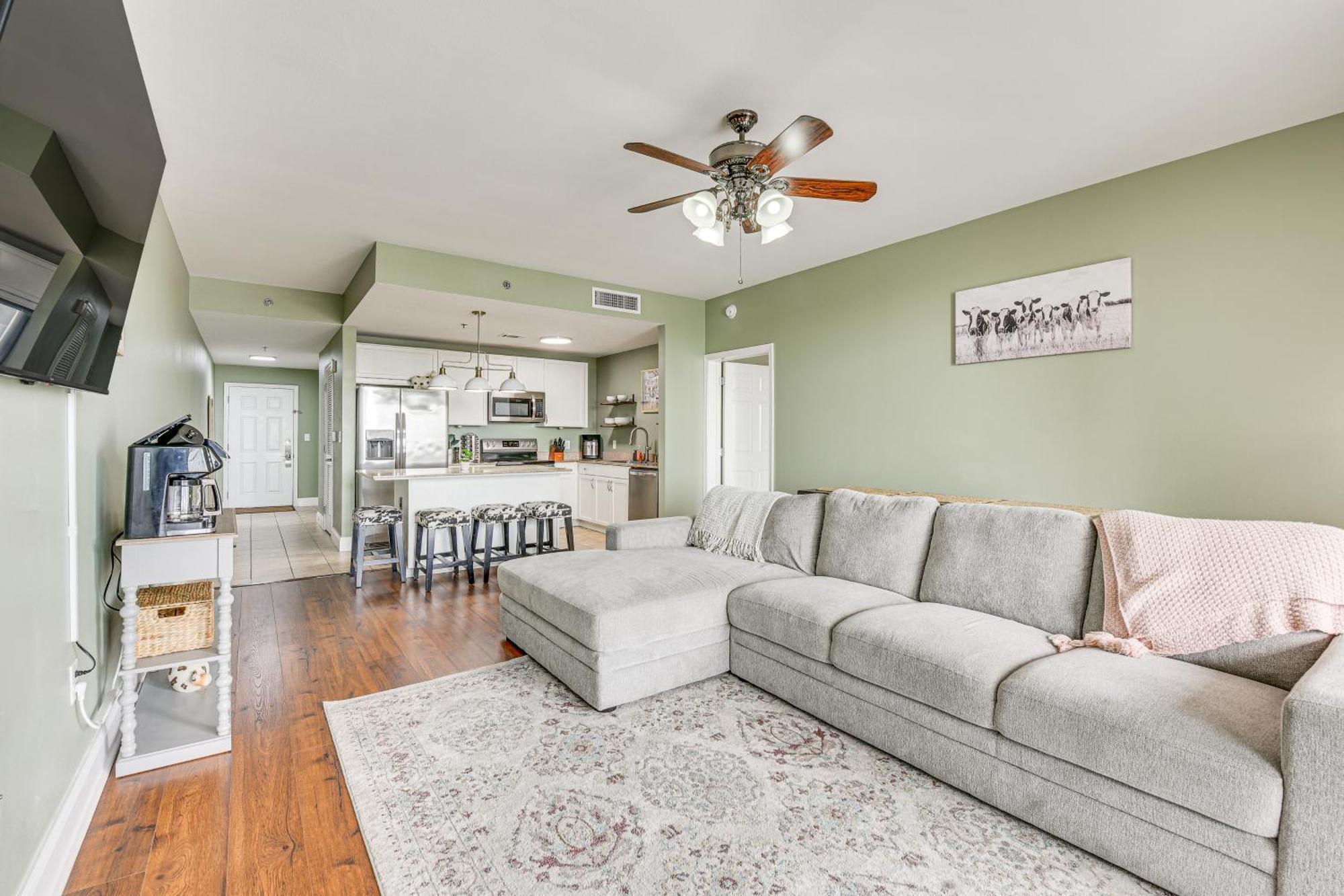 Happy Cows Retreat In Pcb With Lagoon Views!