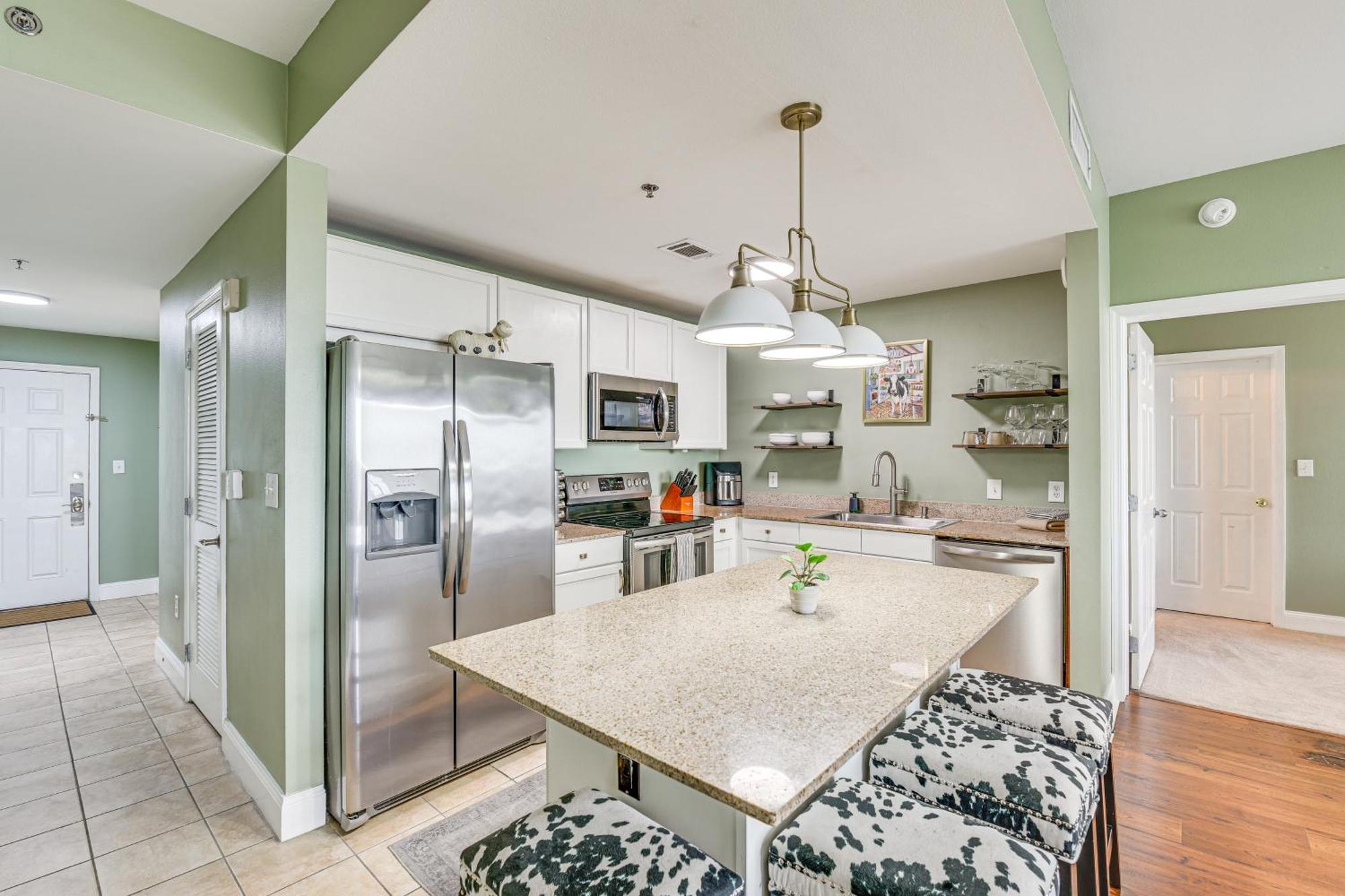 Apartment Happy Cows Retreat In Pcb With Lagoon Views!