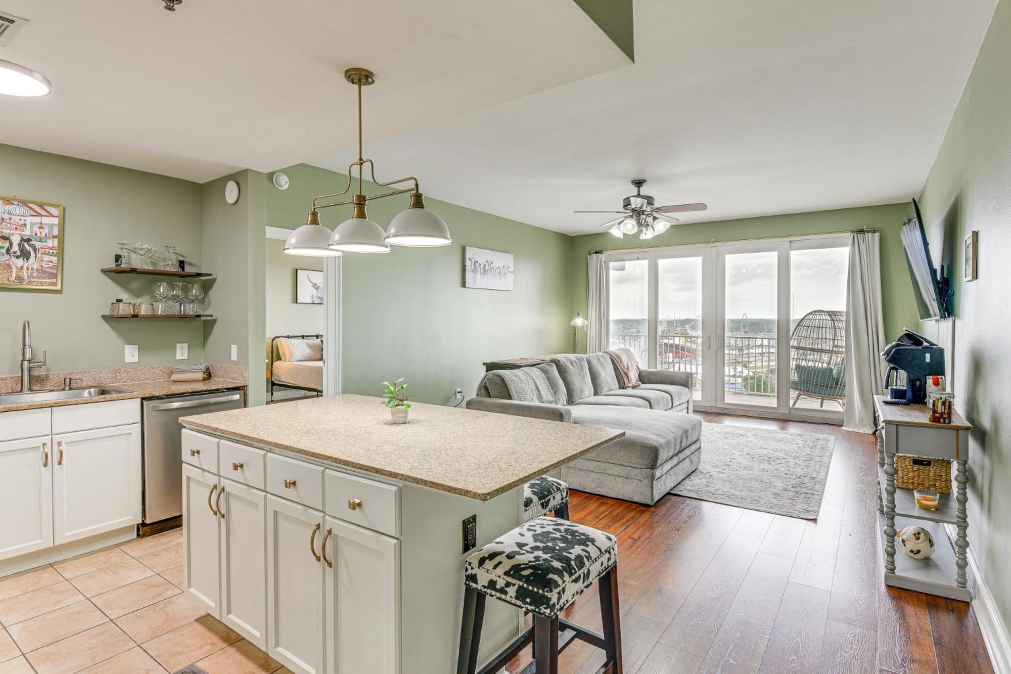 Happy Cows Retreat In Pcb With Lagoon Views! Apartment *
