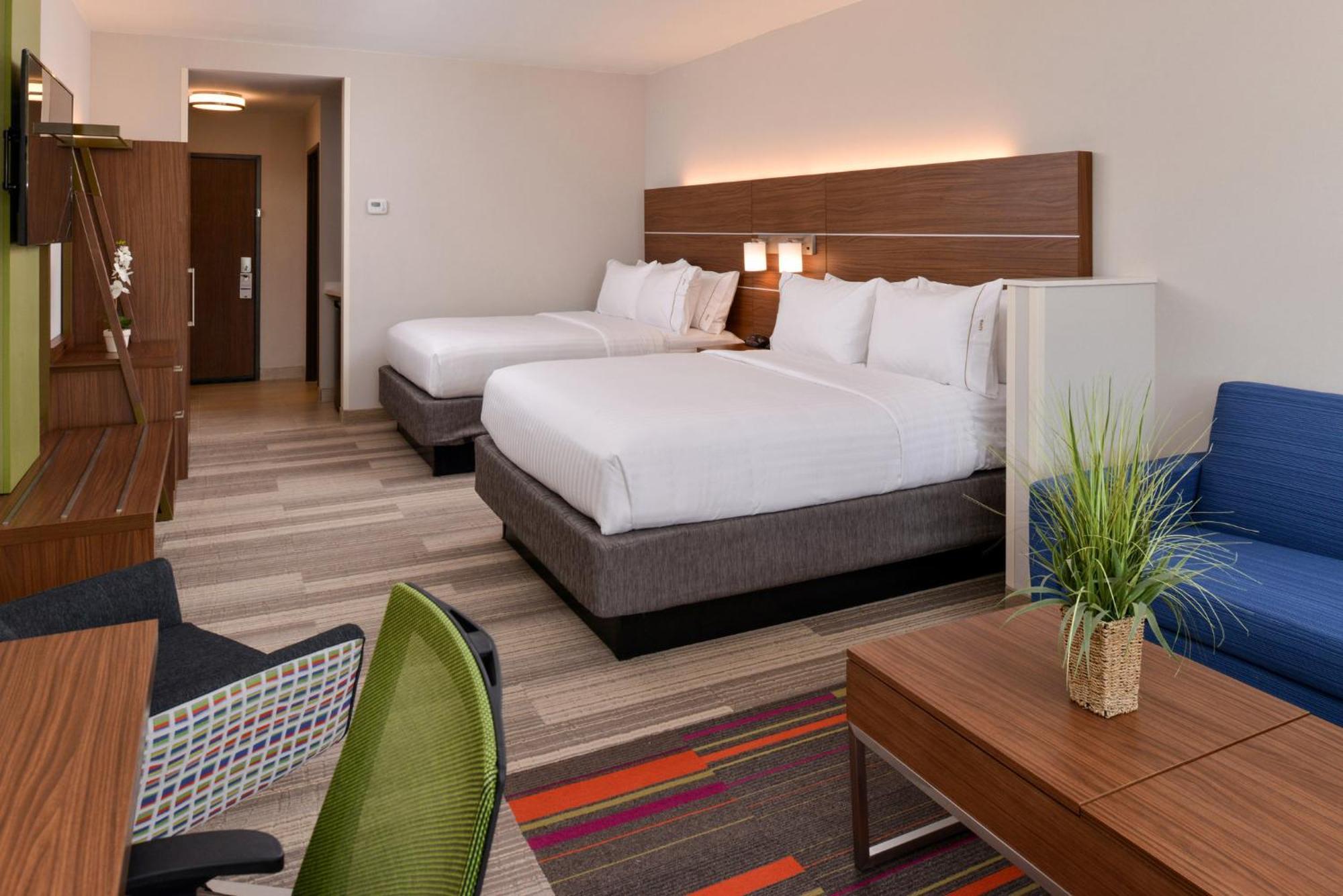 Holiday Inn Express & Suites - St. Petersburg - Madeira Beach By Ihg Hotel