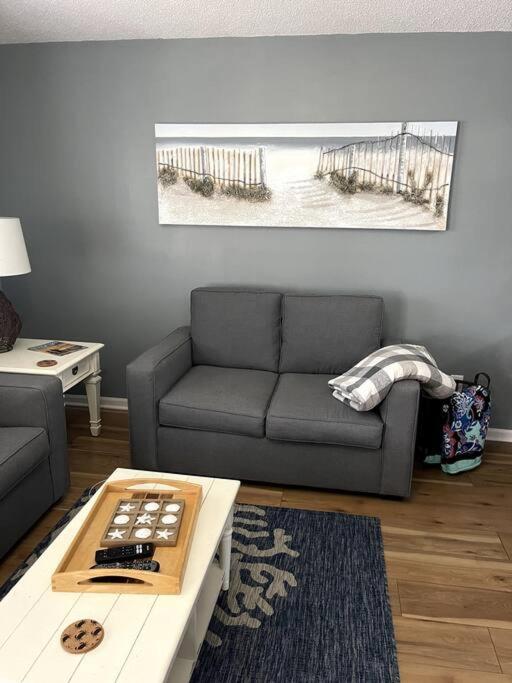 Lazy Palm 4 Pools Short Walk To Beach! Sleeps 5! Apartment