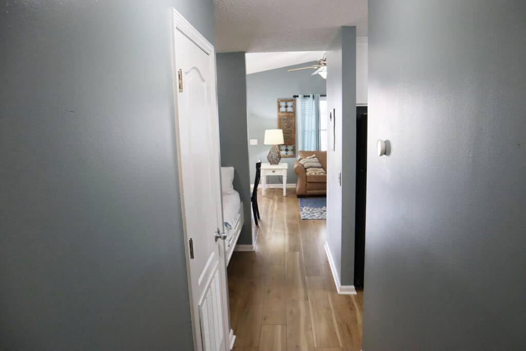 Apartment Lazy Palm 4 Pools Short Walk To Beach! Sleeps 5! *