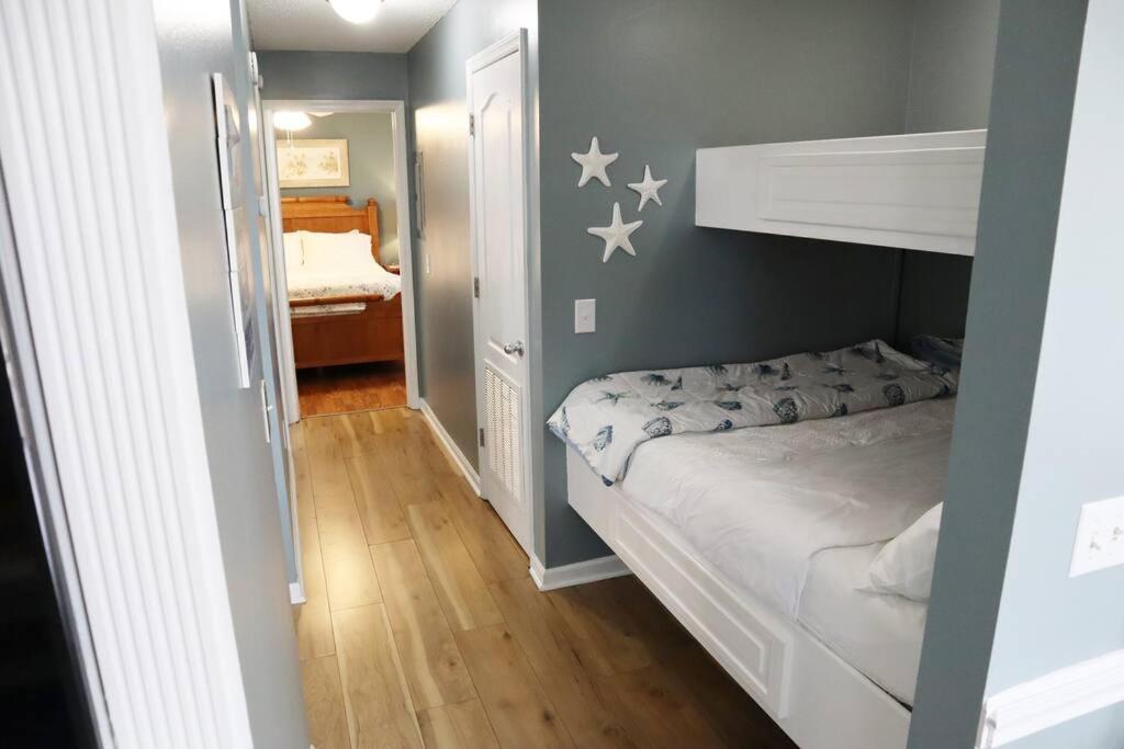 Lazy Palm 4 Pools Short Walk To Beach! Sleeps 5! *