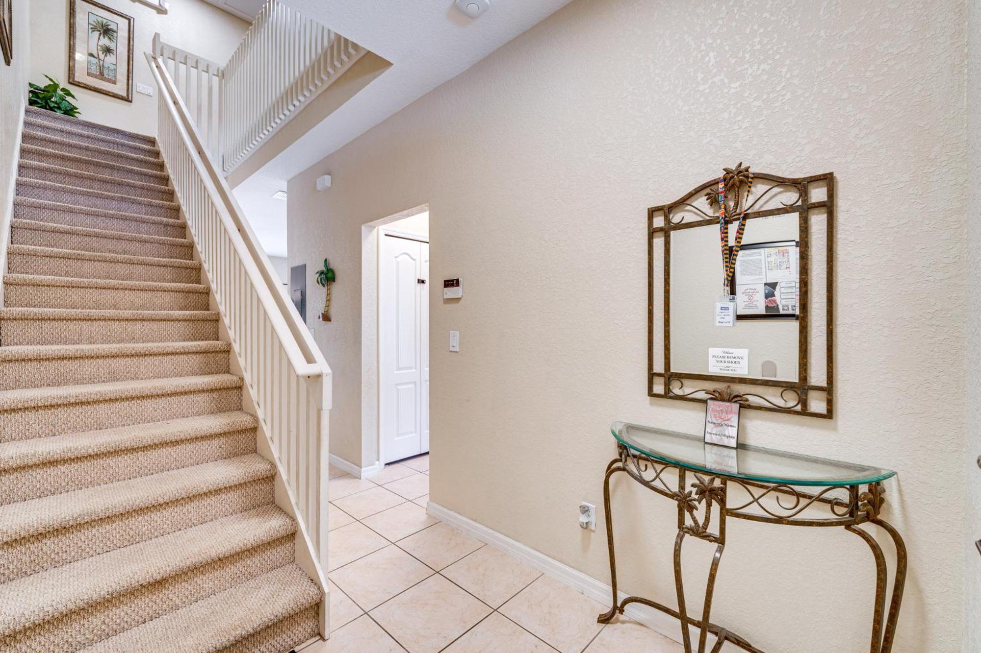 With Private Hot Tub 6 Mi To Disney! Holiday home Kissimmee