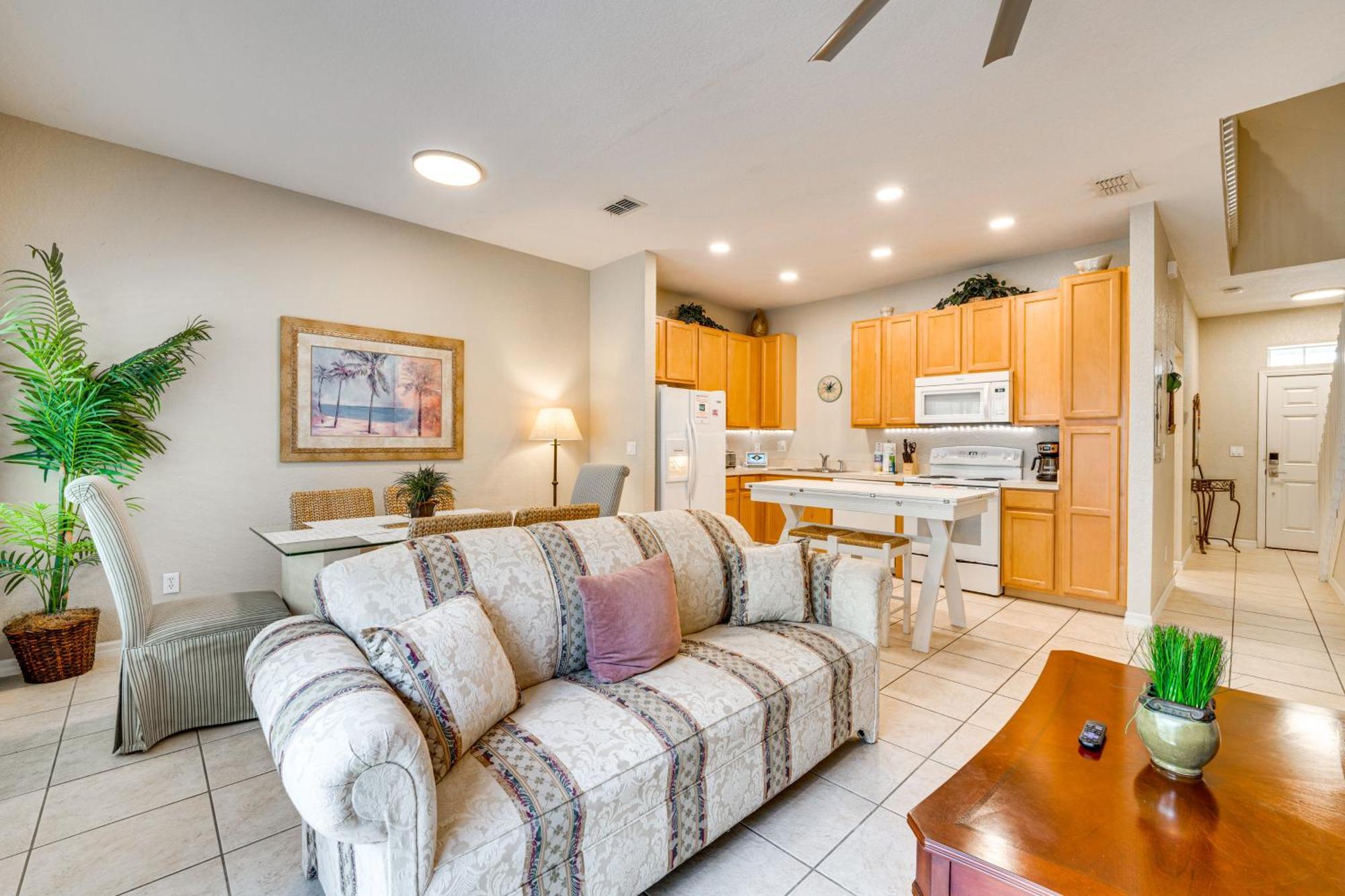 With Private Hot Tub 6 Mi To Disney! Holiday home