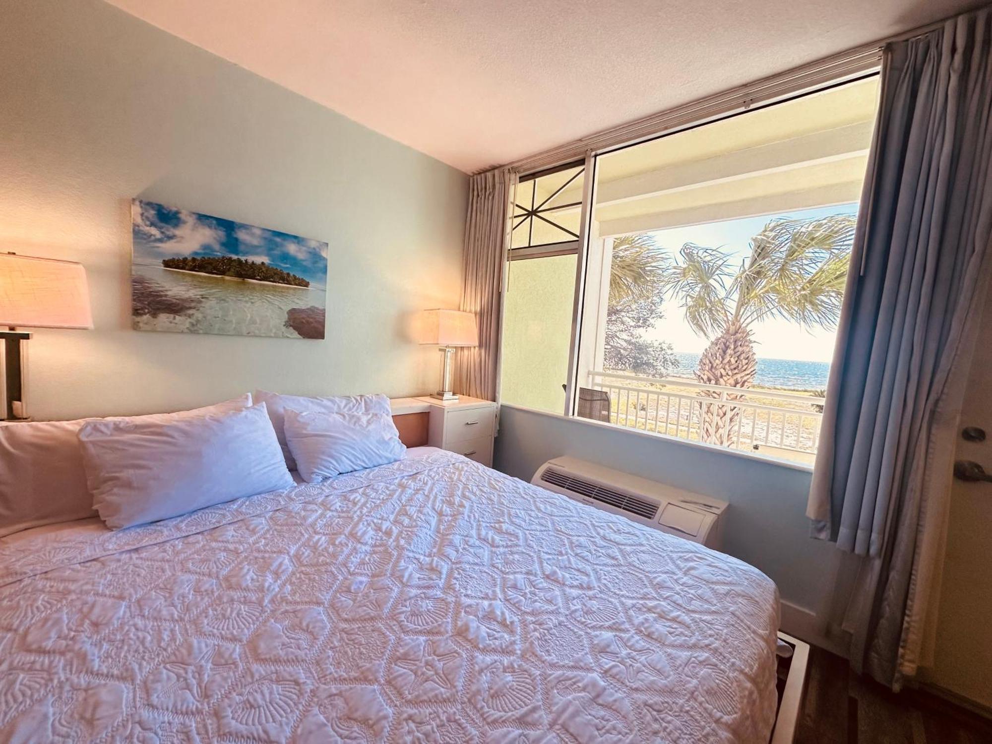 Aparthotel Tampa Bay, Step Away, Wifi, Free Parking,pools, Jacuzzi Ruskin